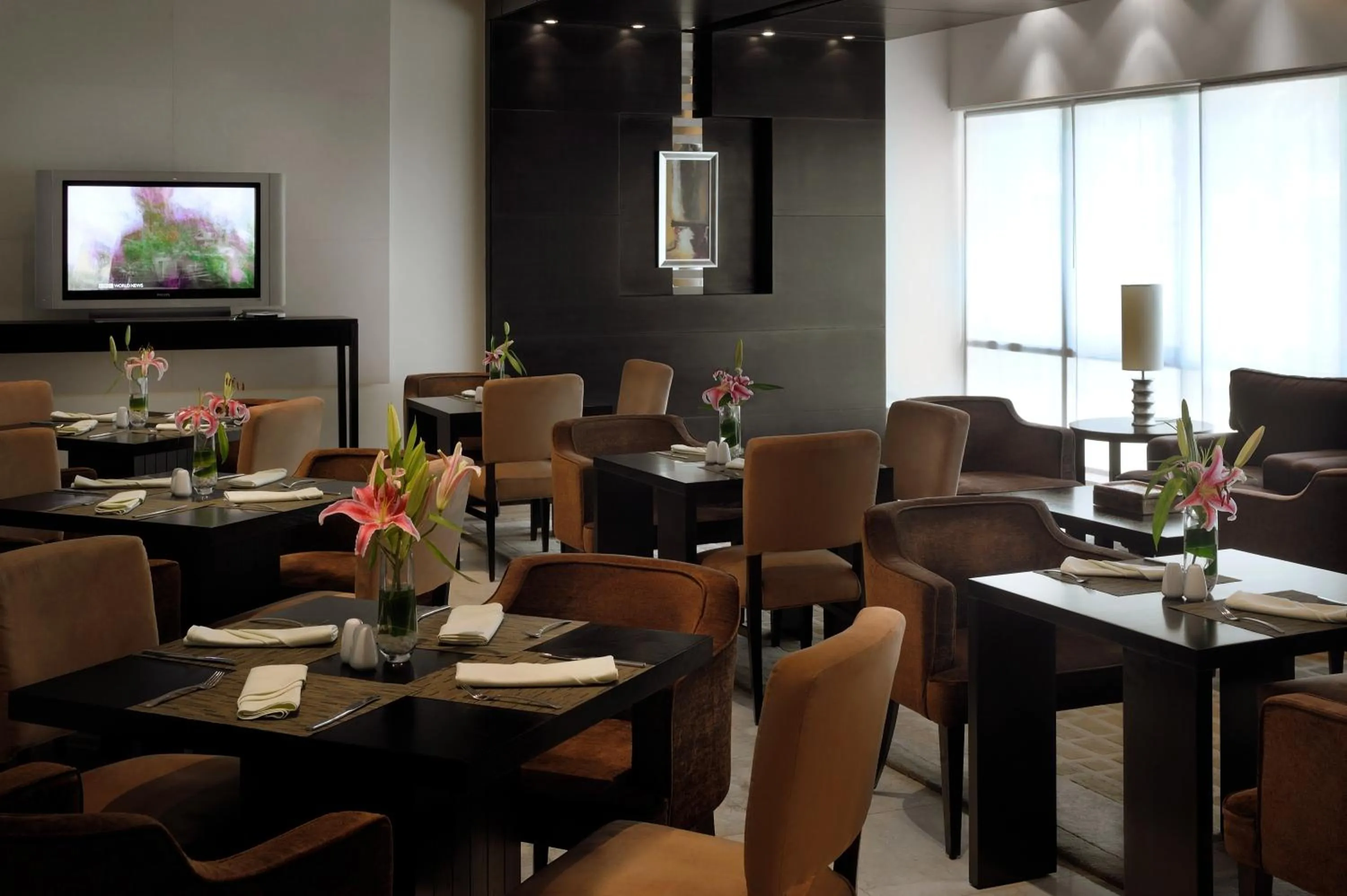 Restaurant/places to eat in Nuran Marina