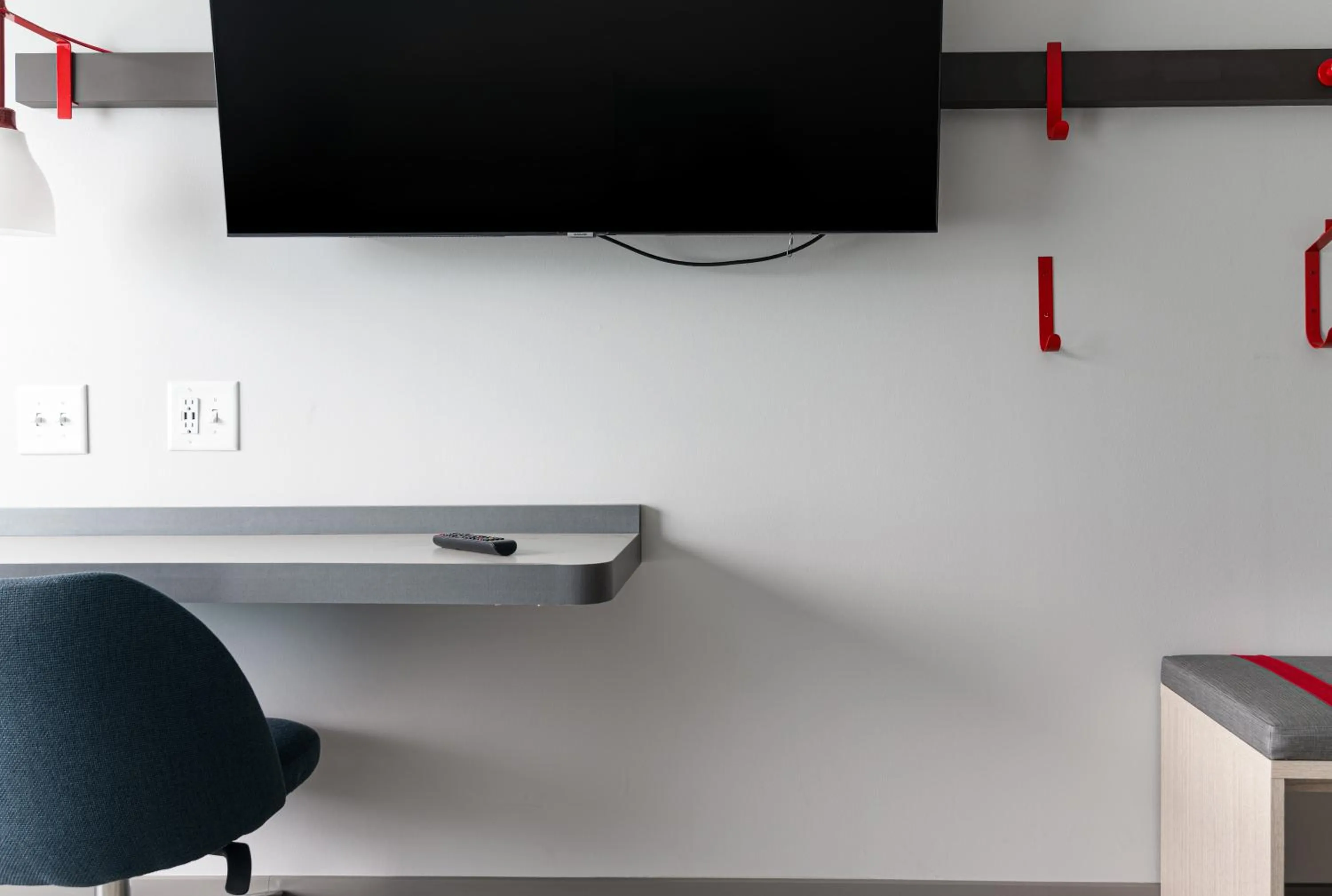 TV and multimedia in avid hotel Summerville by IHG