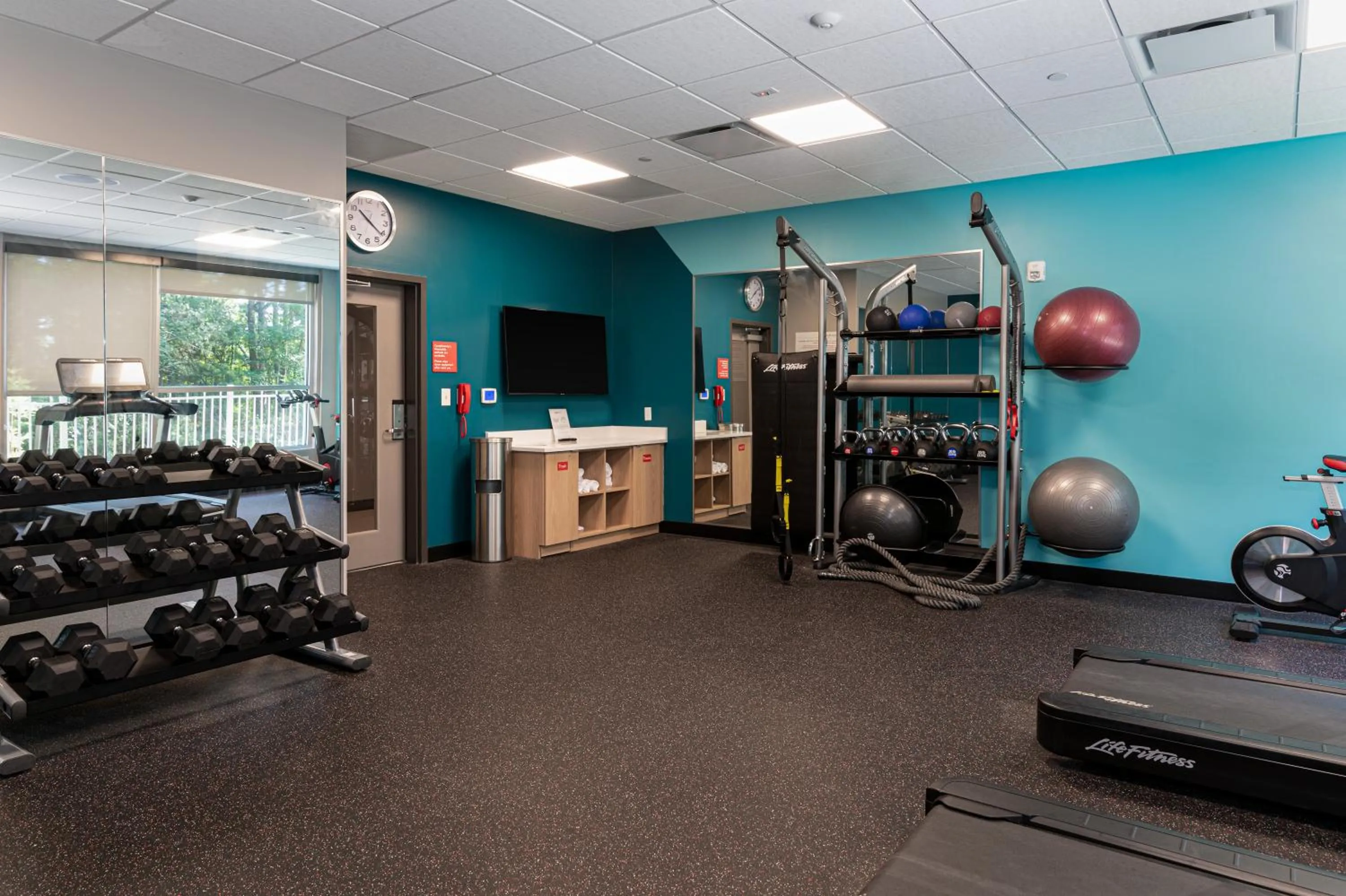 Fitness centre/facilities in avid hotel Summerville by IHG