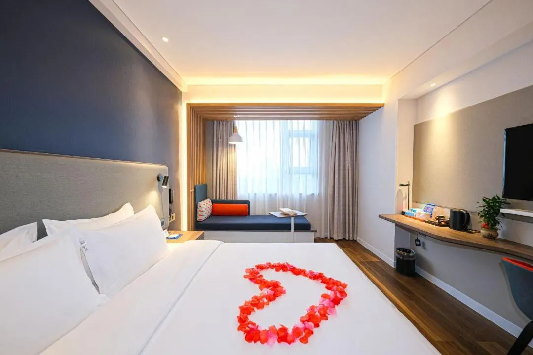 Photo of the whole room, Bed in Holiday Inn Express Quanzhou City Center by IHG
