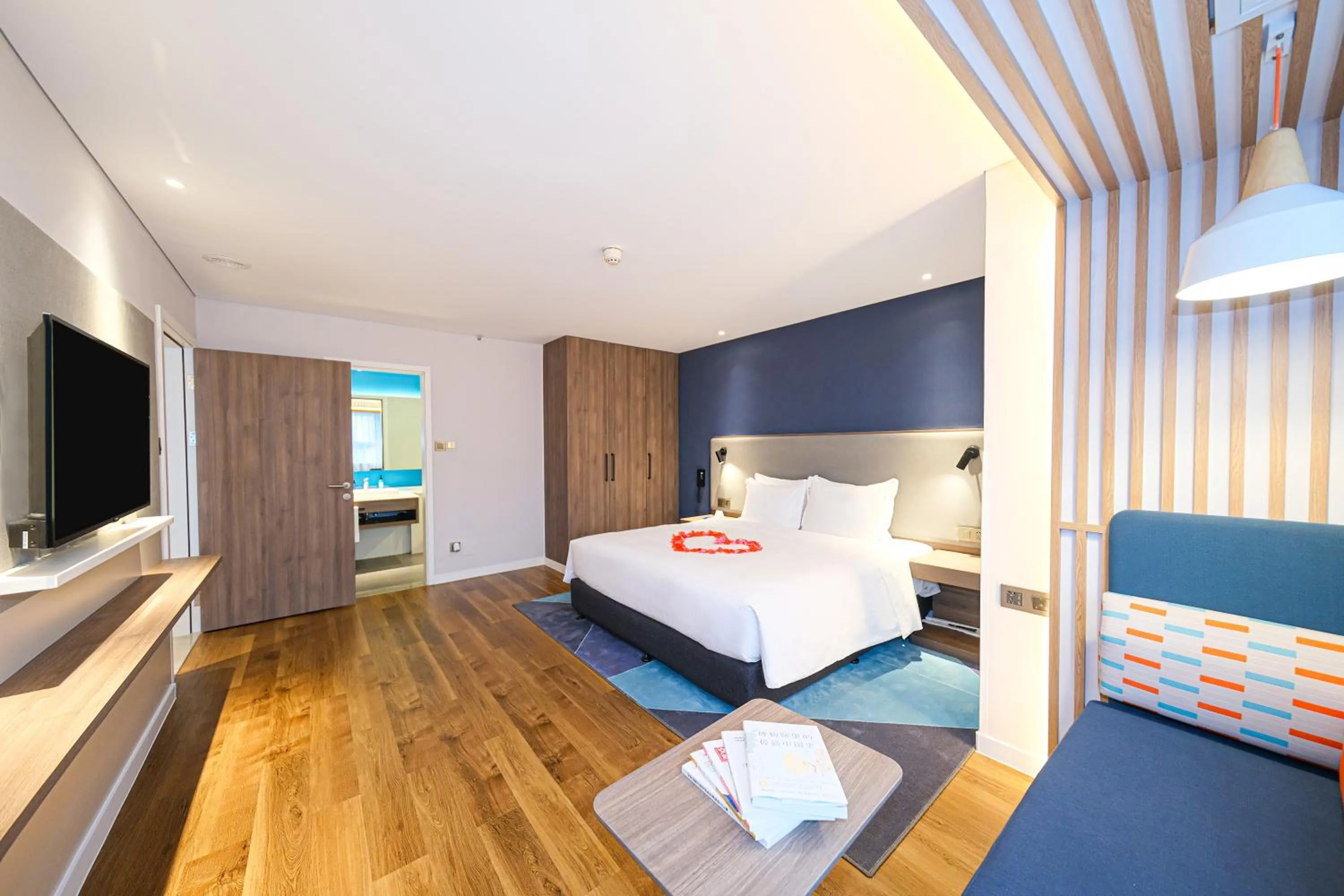 Photo of the whole room, Bed in Holiday Inn Express Quanzhou City Center by IHG