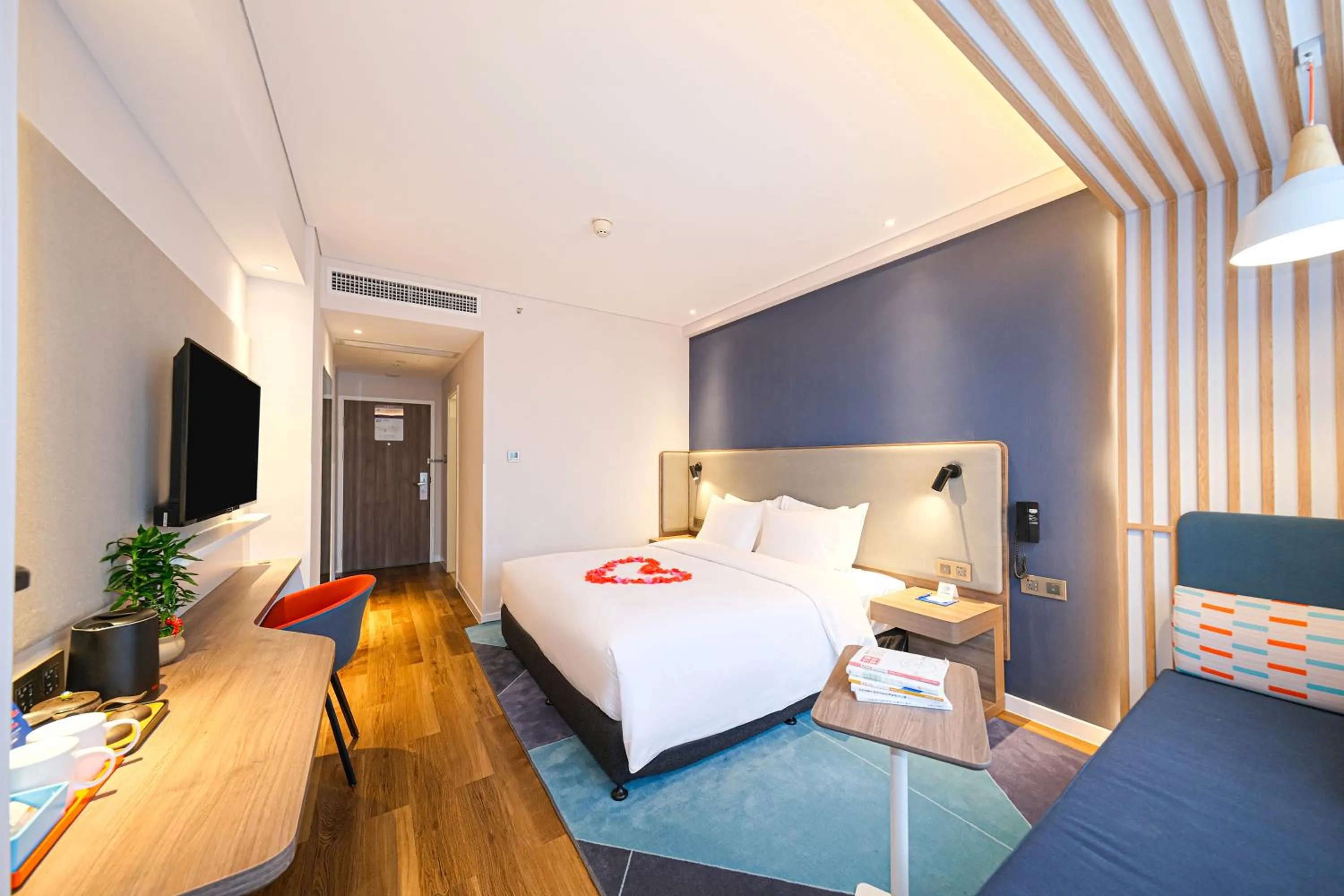 Photo of the whole room, Bed in Holiday Inn Express Quanzhou City Center by IHG