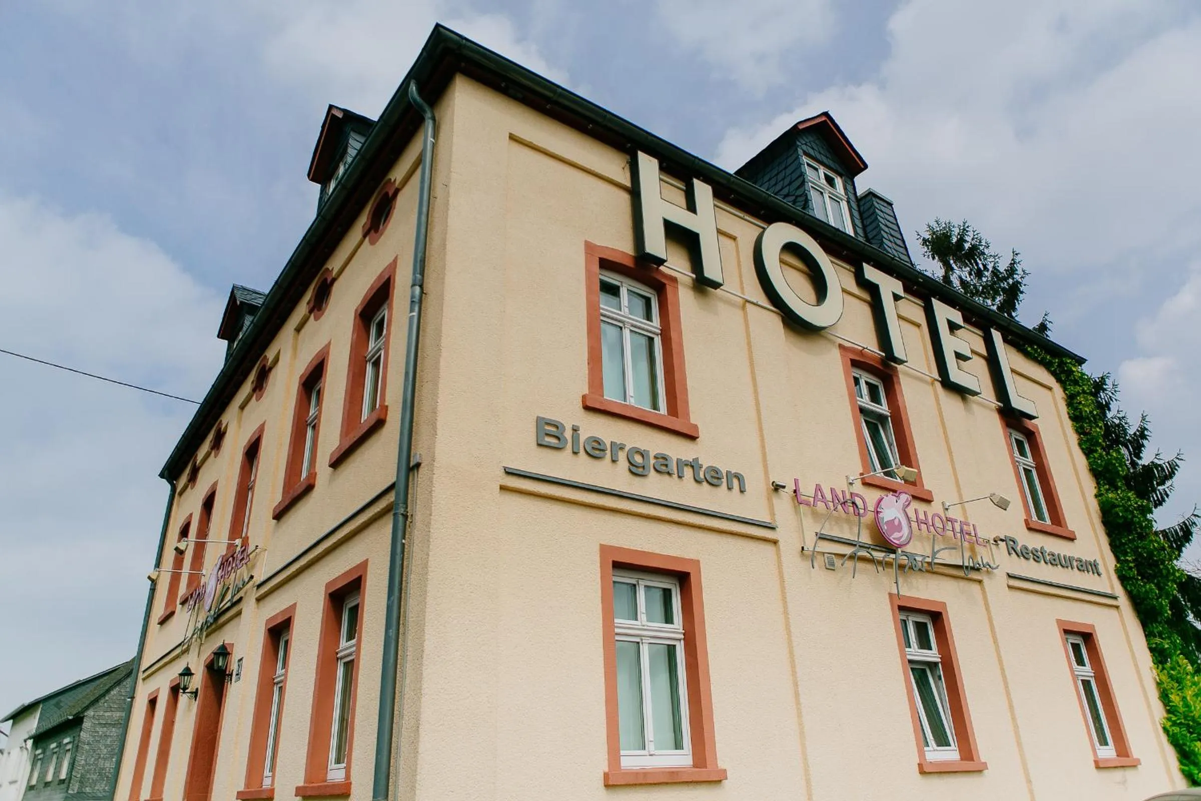 Property building in Landhotel Airport-Inn