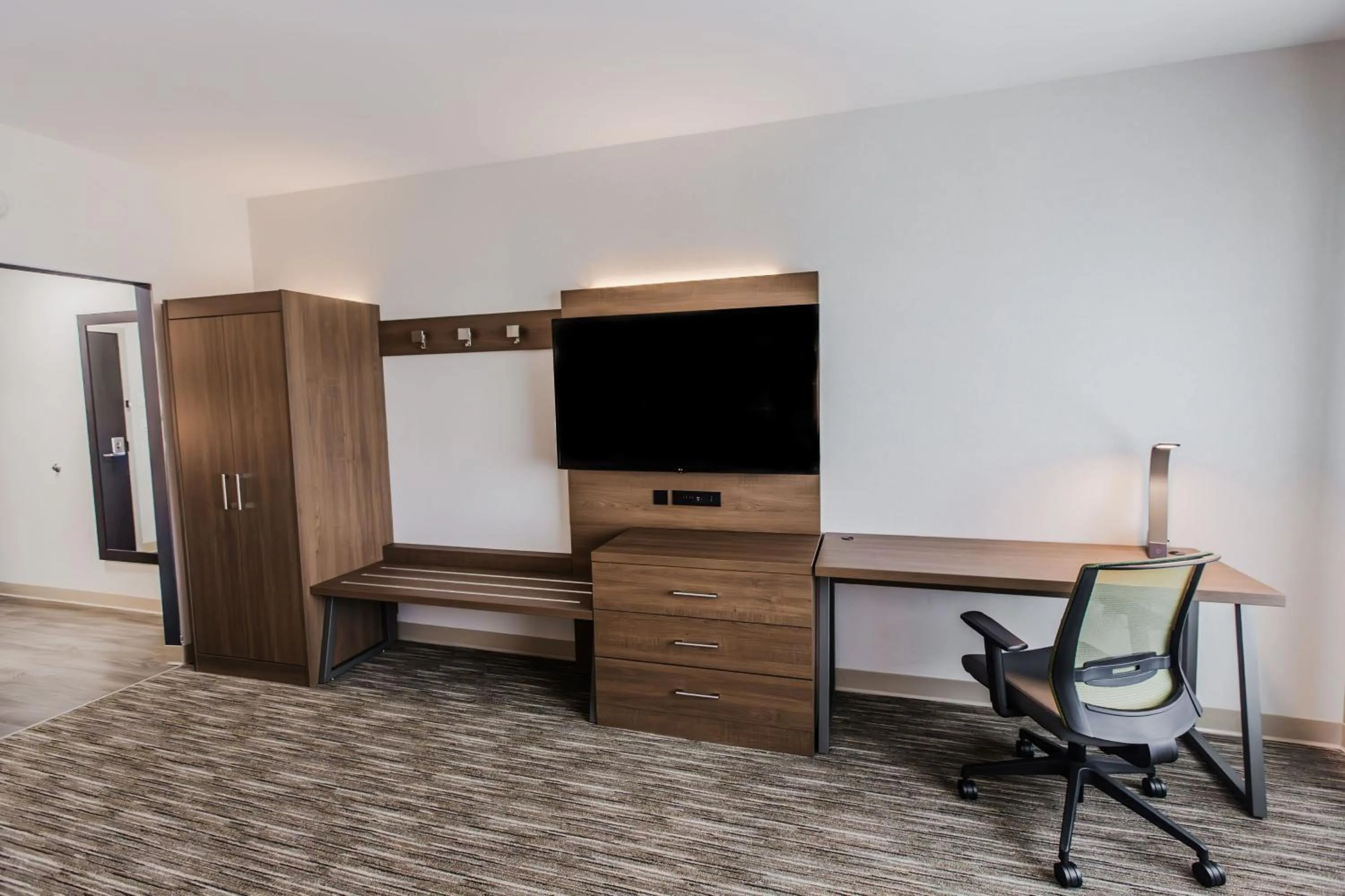 Photo of the whole room in Holiday Inn Express & Suites - Welland