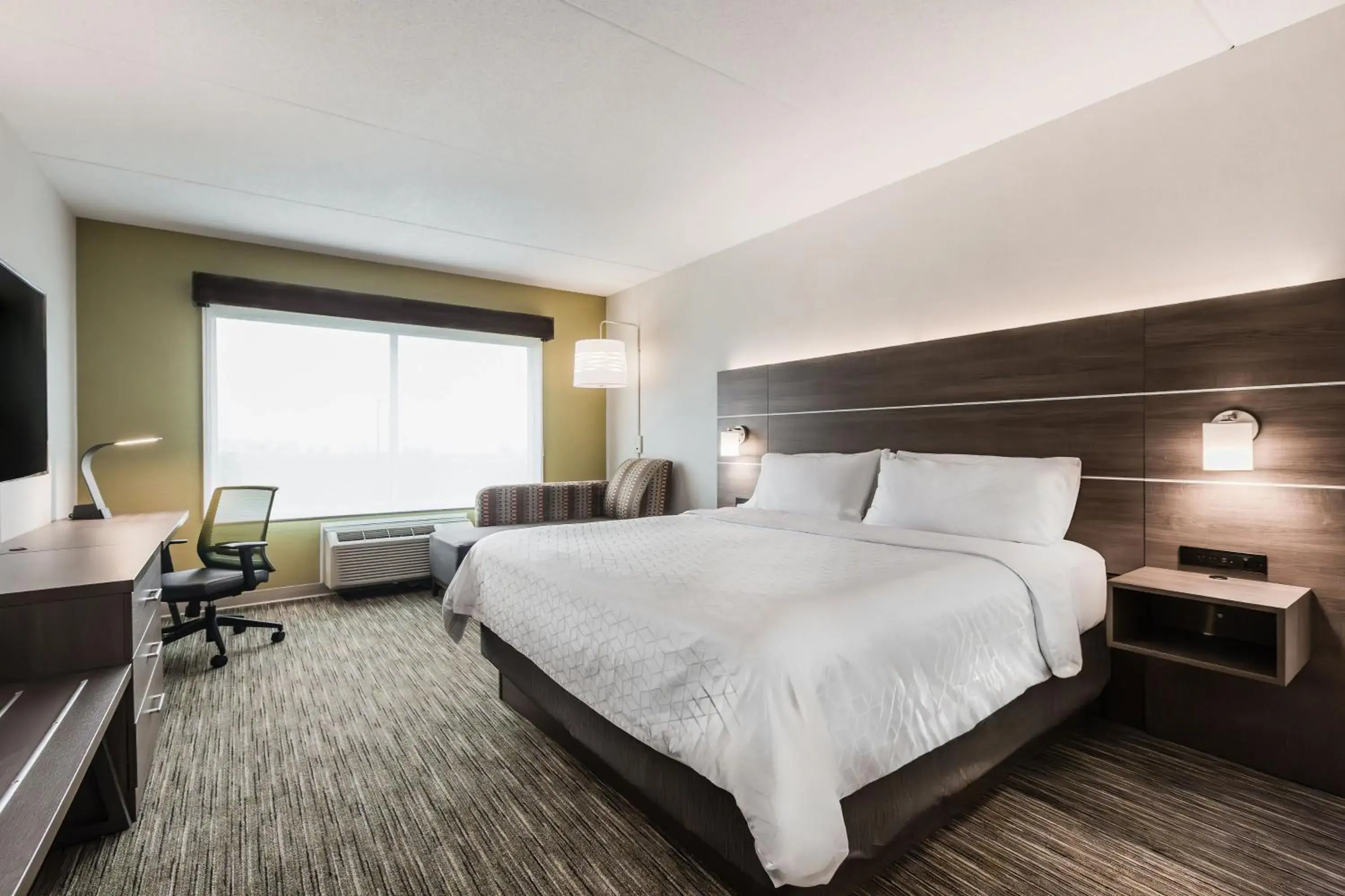Standard King Room in Holiday Inn Express & Suites - Welland Standard King Room in Holiday Inn Express & Suites - Welland