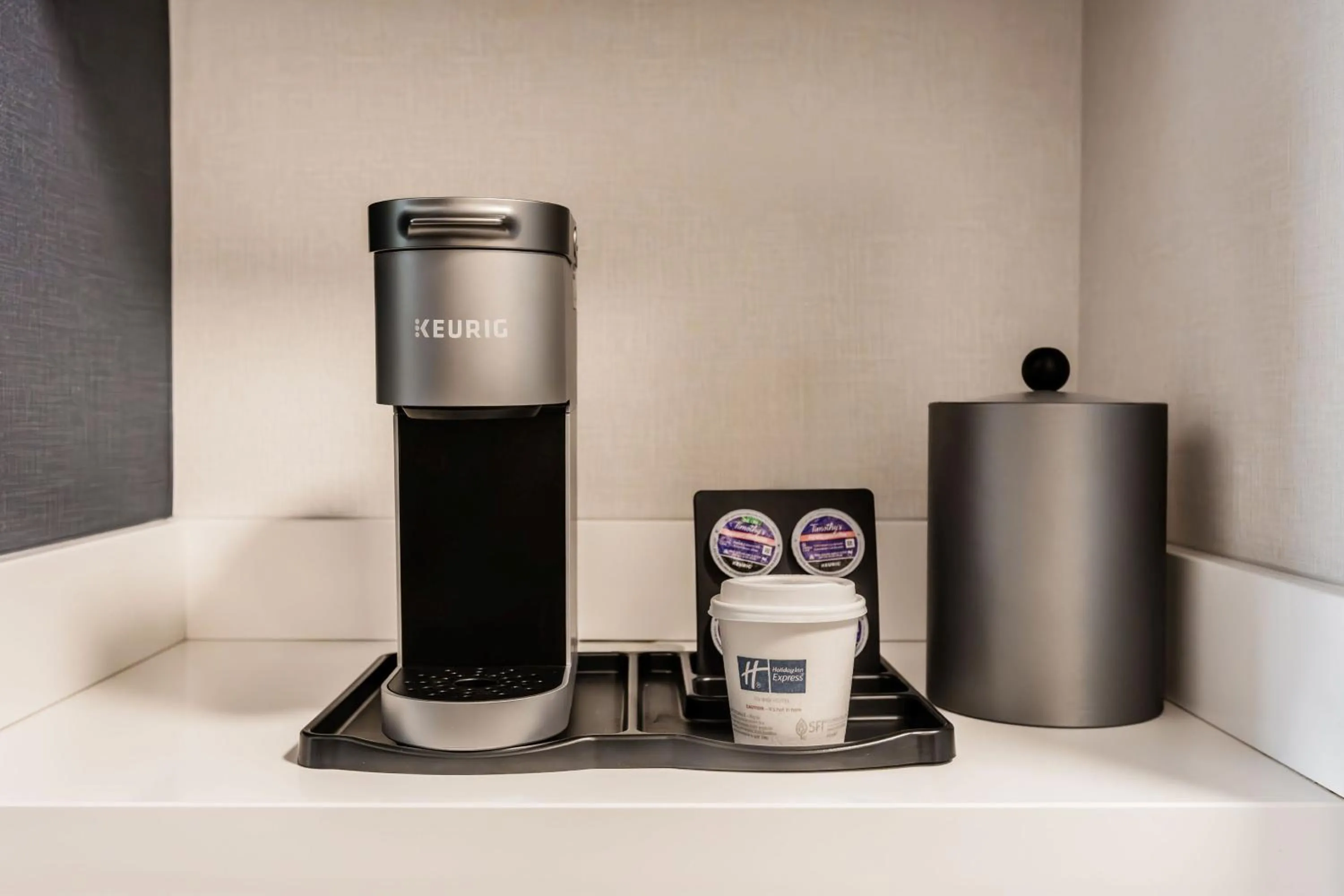 Photo of the whole room in Holiday Inn Express & Suites - Welland