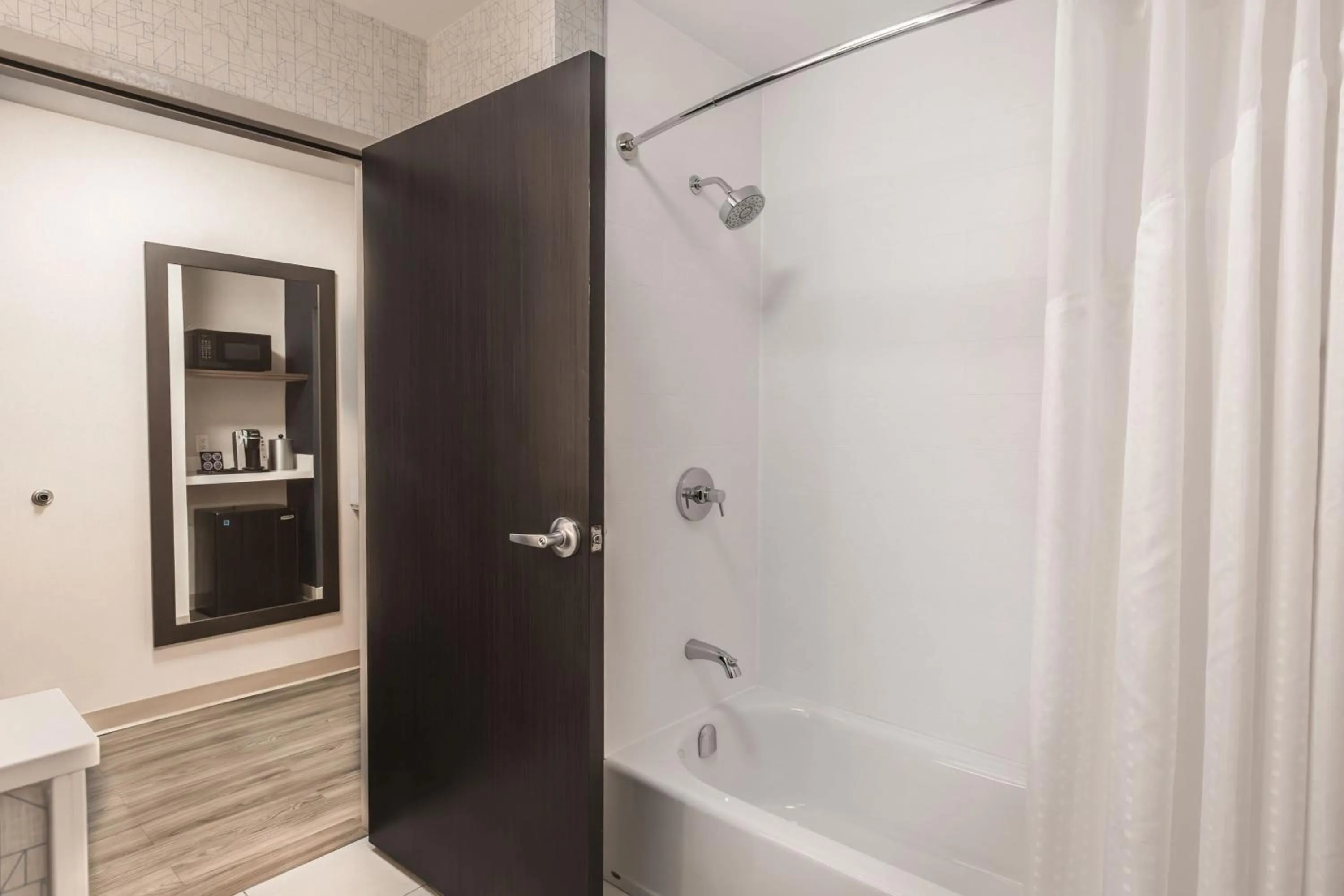 Bathroom in Holiday Inn Express & Suites - Welland