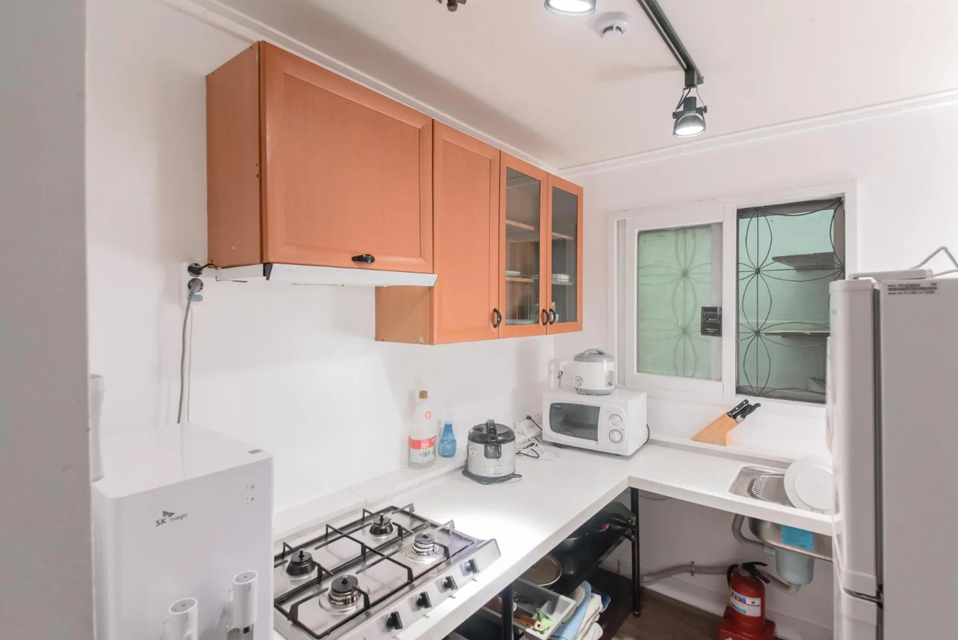 Kitchen or kitchenette in Itaewon Yellow Guesthouse