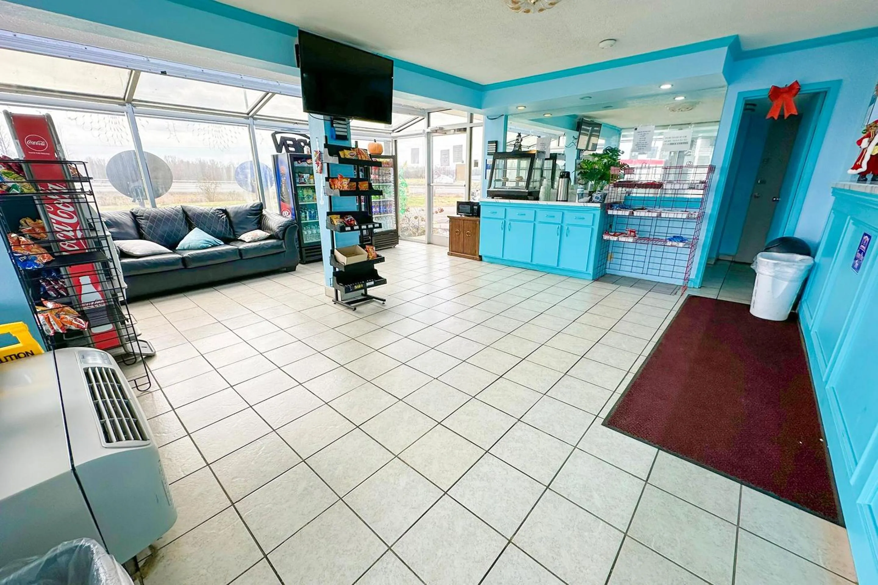 Lobby or reception in Happy Stay Inn Madisonville I-69 By OYO