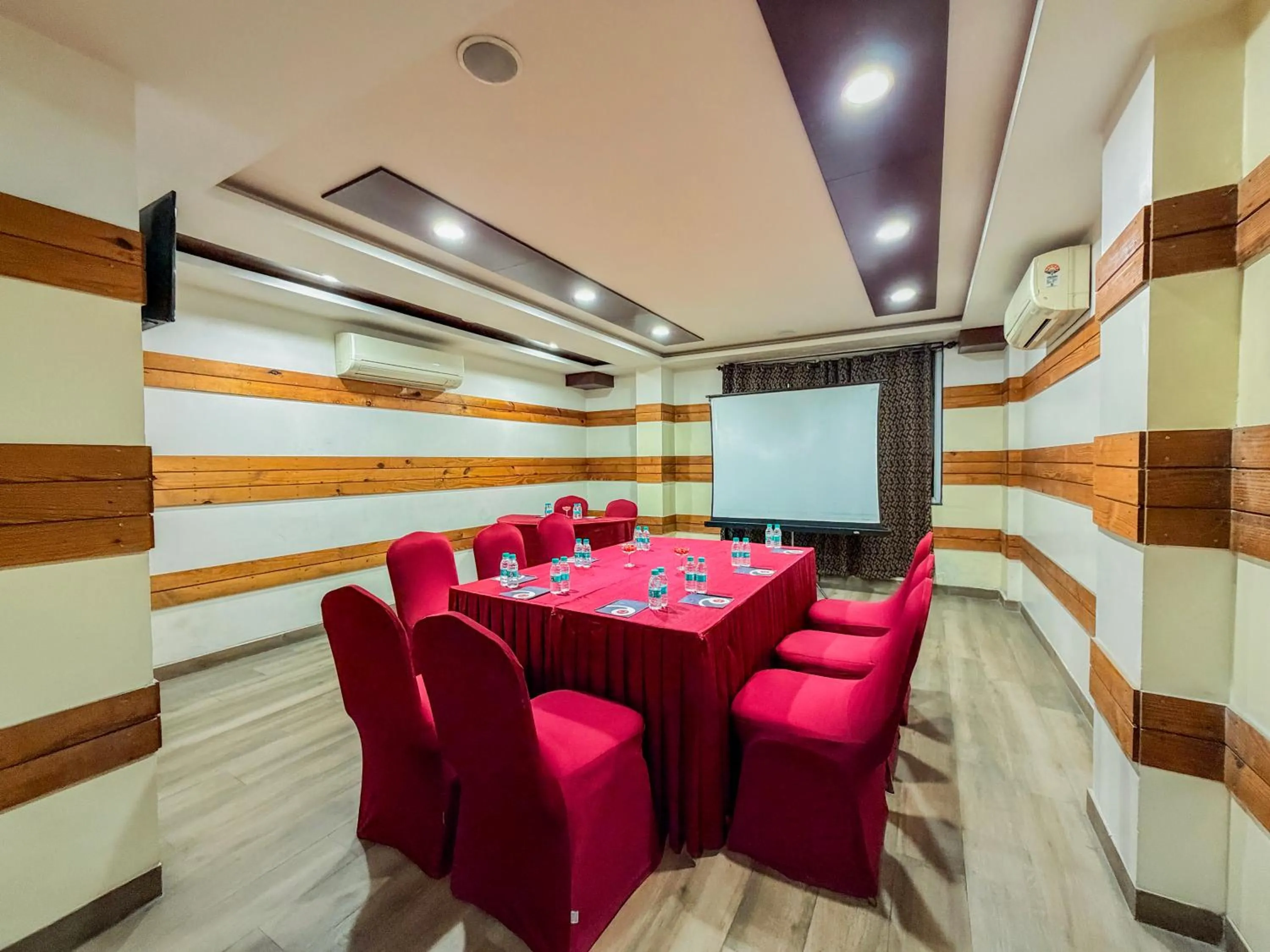 Meeting/conference room in Spree Hotel Jaipur