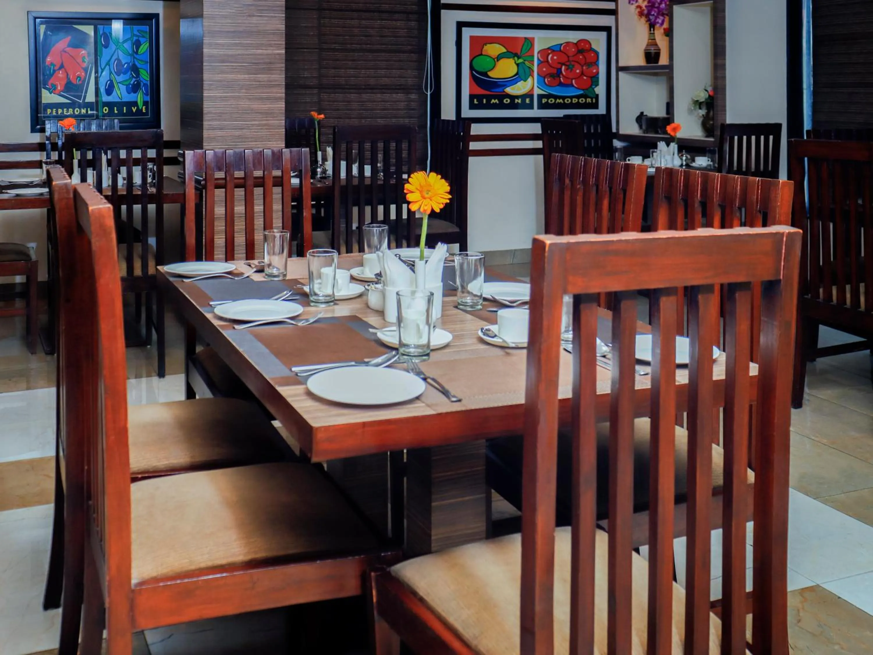 Restaurant/places to eat in Spree Hotel Jaipur