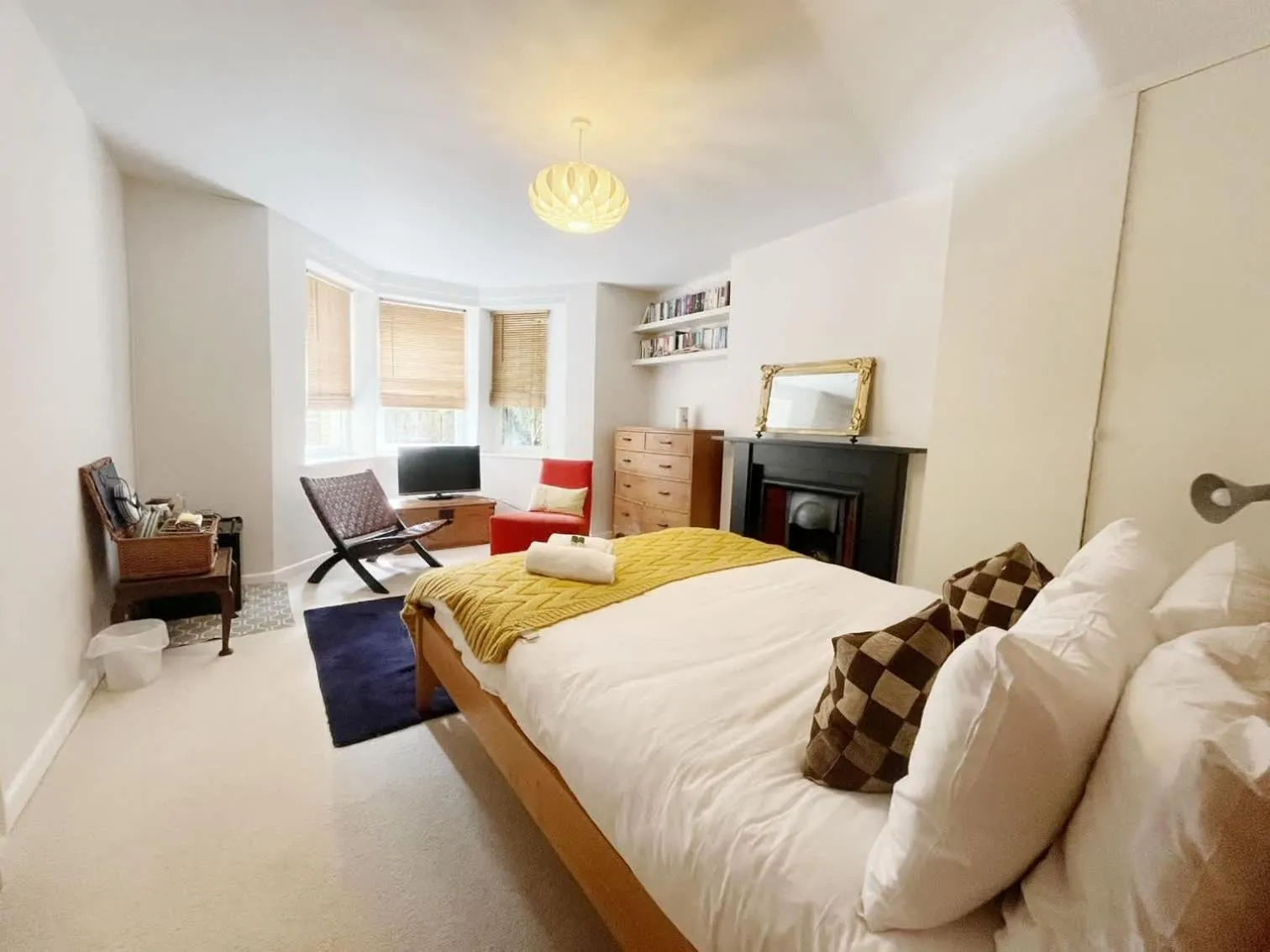 Bed in Unique & Homely Suite With Own Access