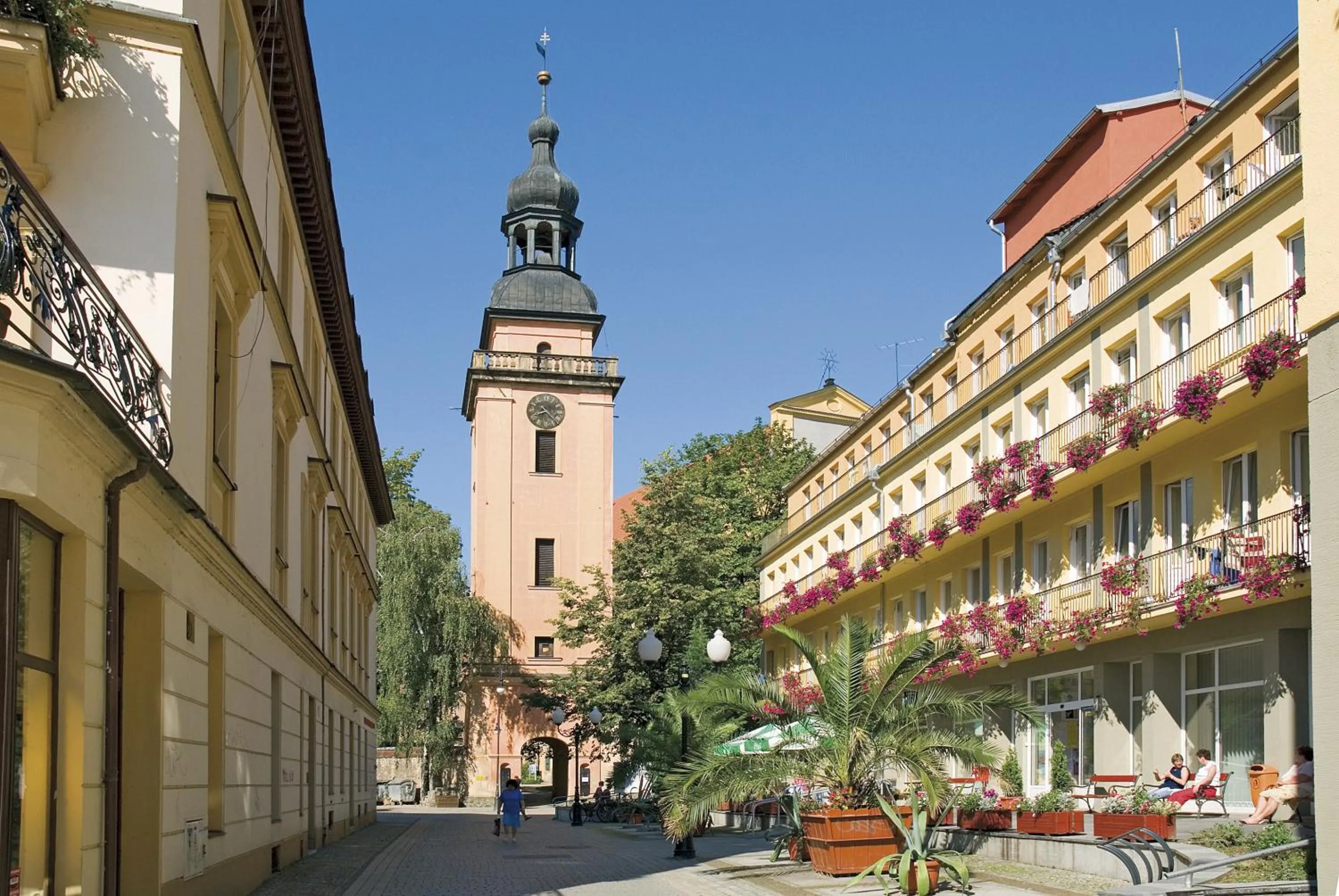 Facade/entrance in Uzdrowisko Cieplice - Dom Zdrojowy