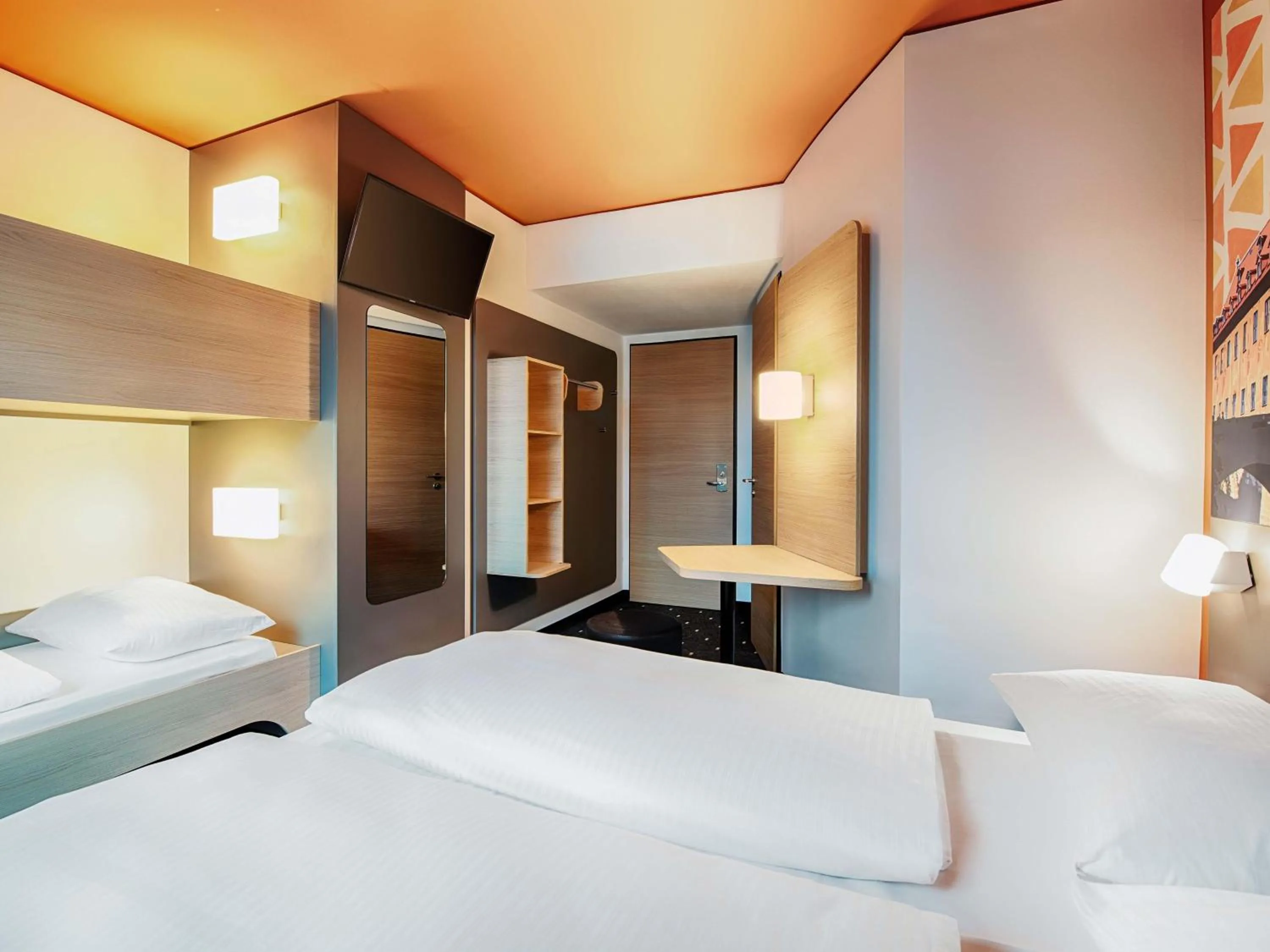 Photo of the whole room, Bed in B&B Hotel Bamberg