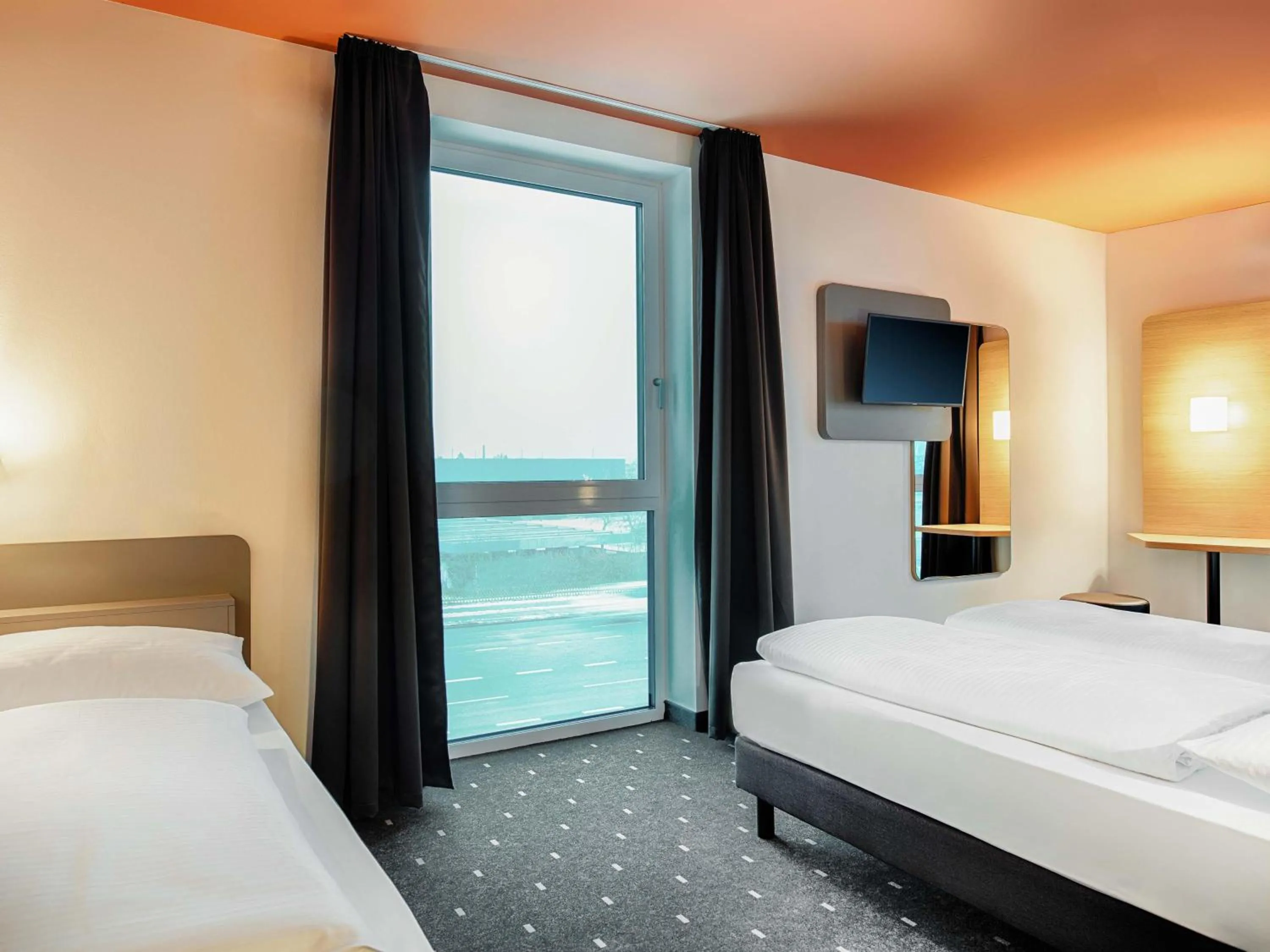 Photo of the whole room, Bed in B&B Hotel Bamberg