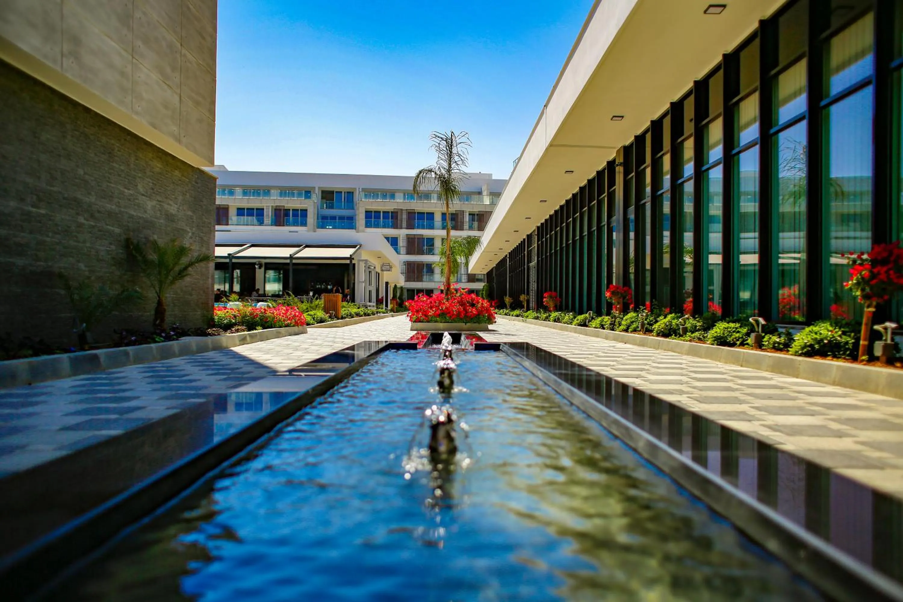 Property building in Courtyard Long Beach Holiday Resort