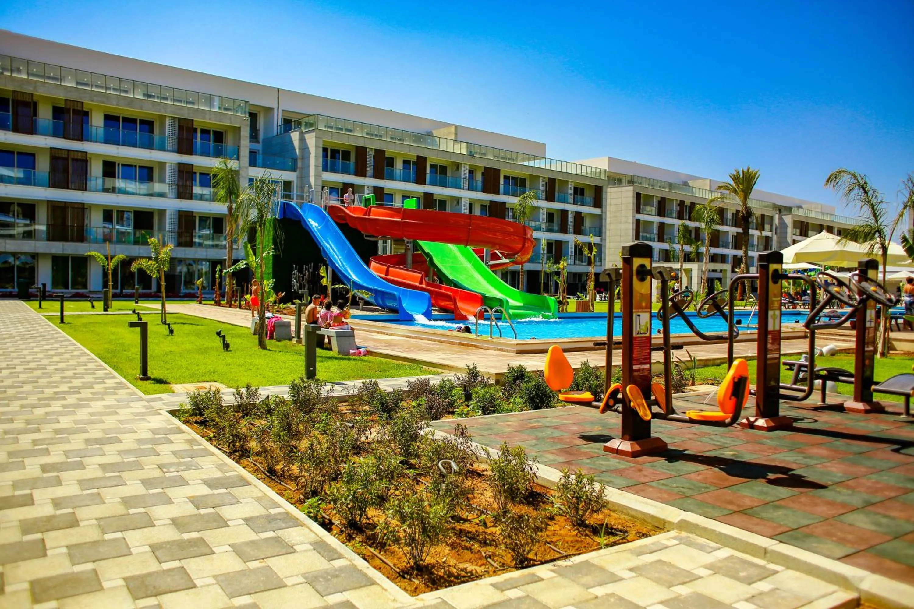 Sports in Courtyard Long Beach Holiday Resort