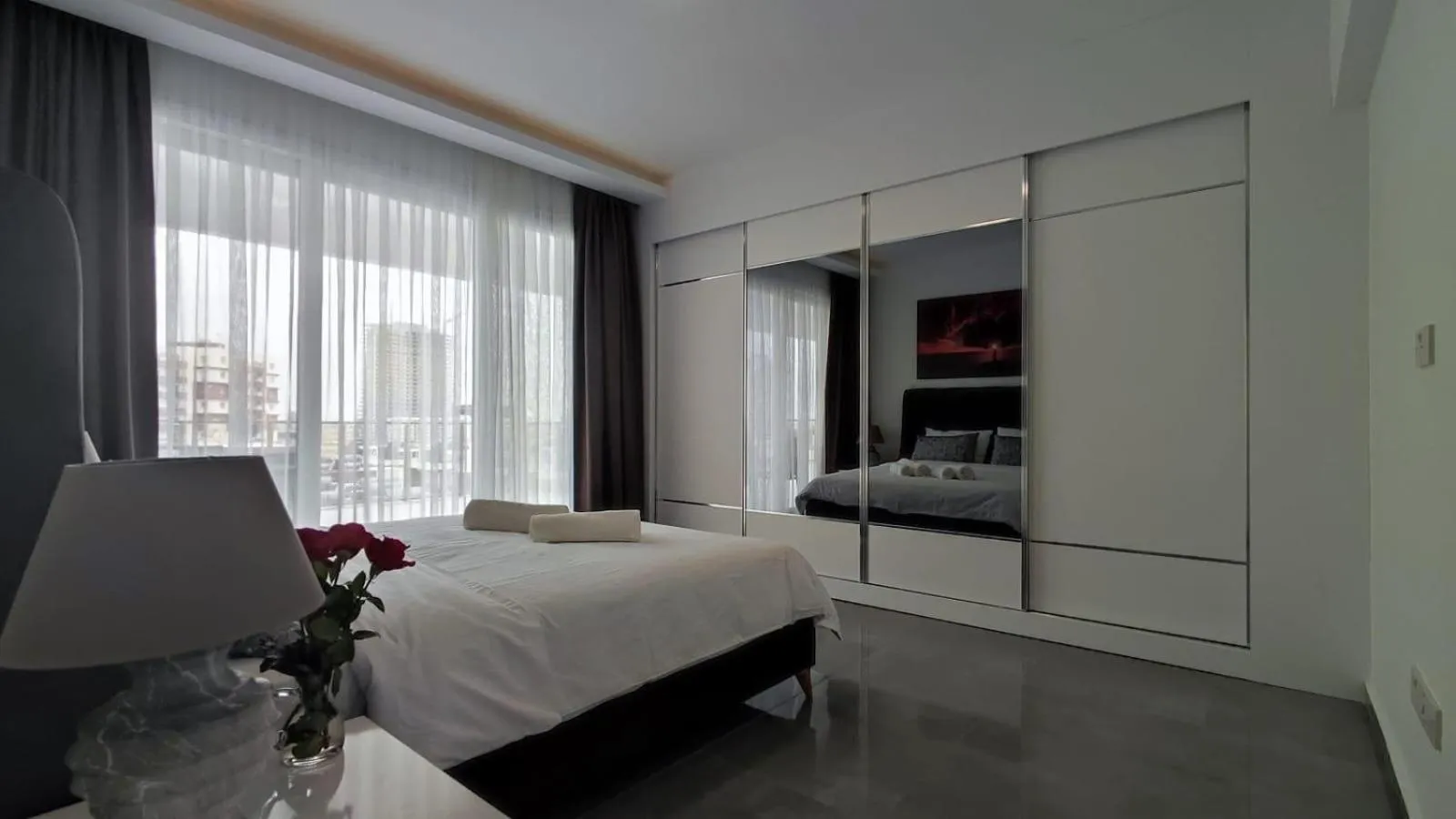 Bedroom, Bed in Courtyard Long Beach Holiday Resort