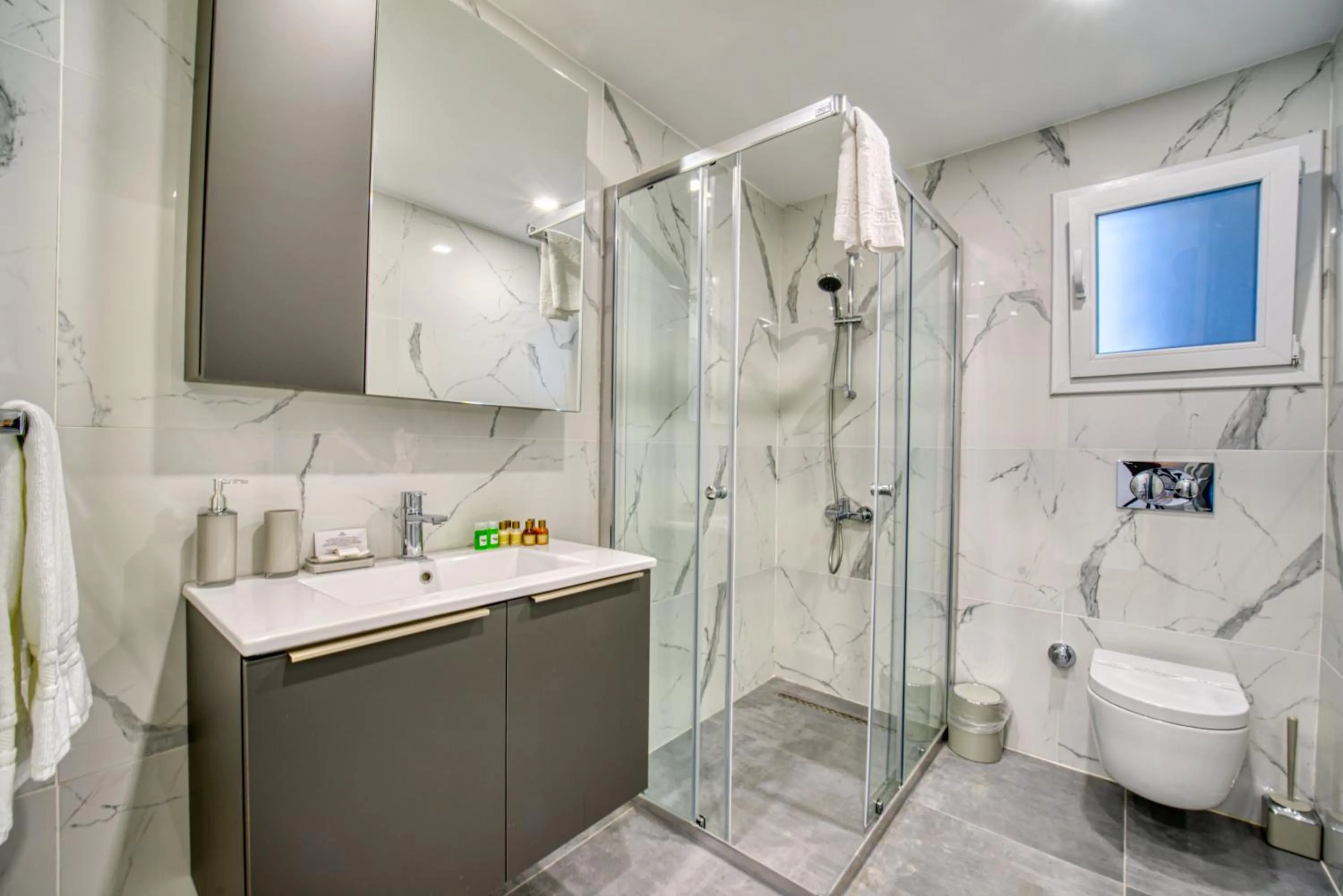 Bathroom in Courtyard Long Beach Holiday Resort