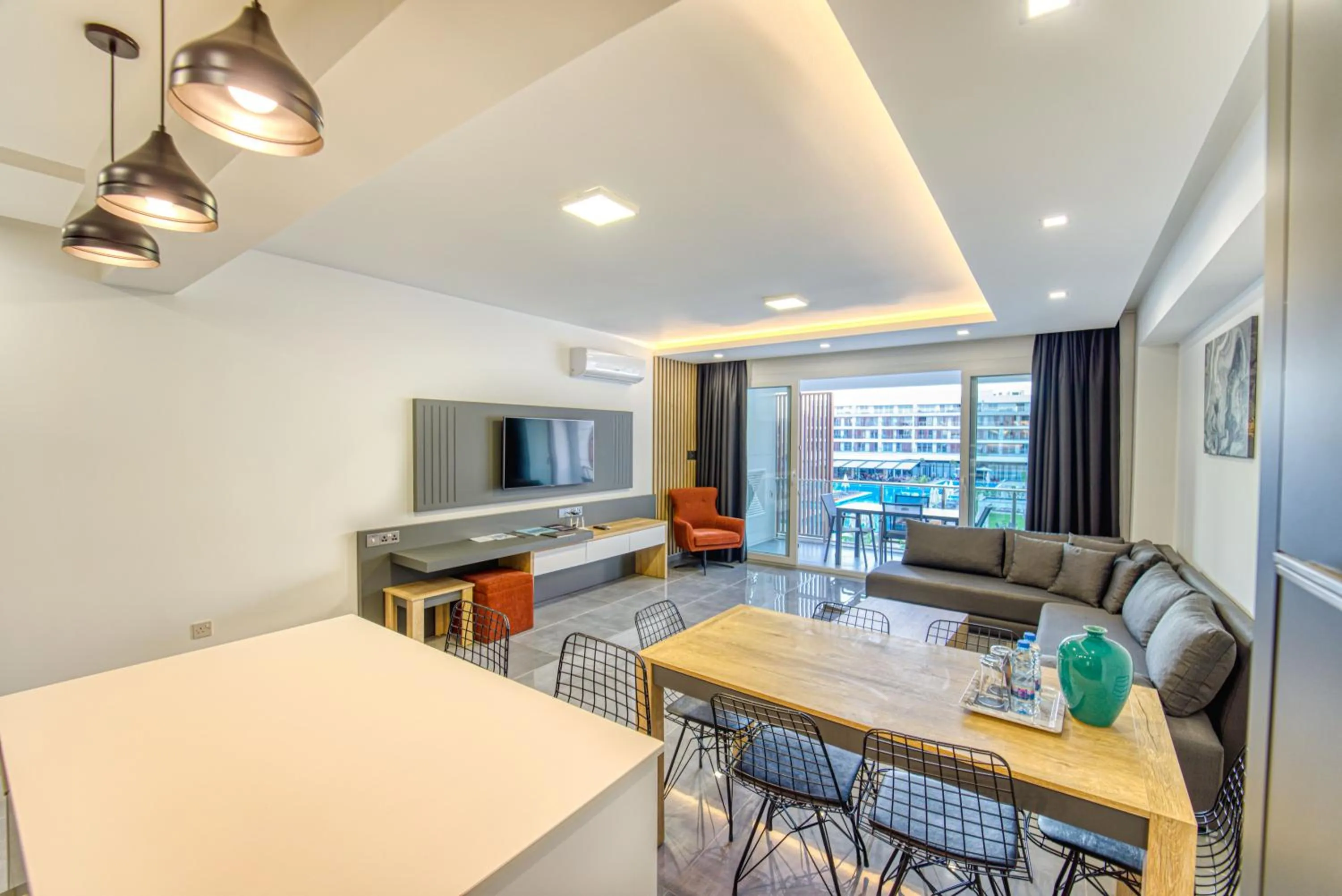 Seating area in Courtyard Long Beach Holiday Resort