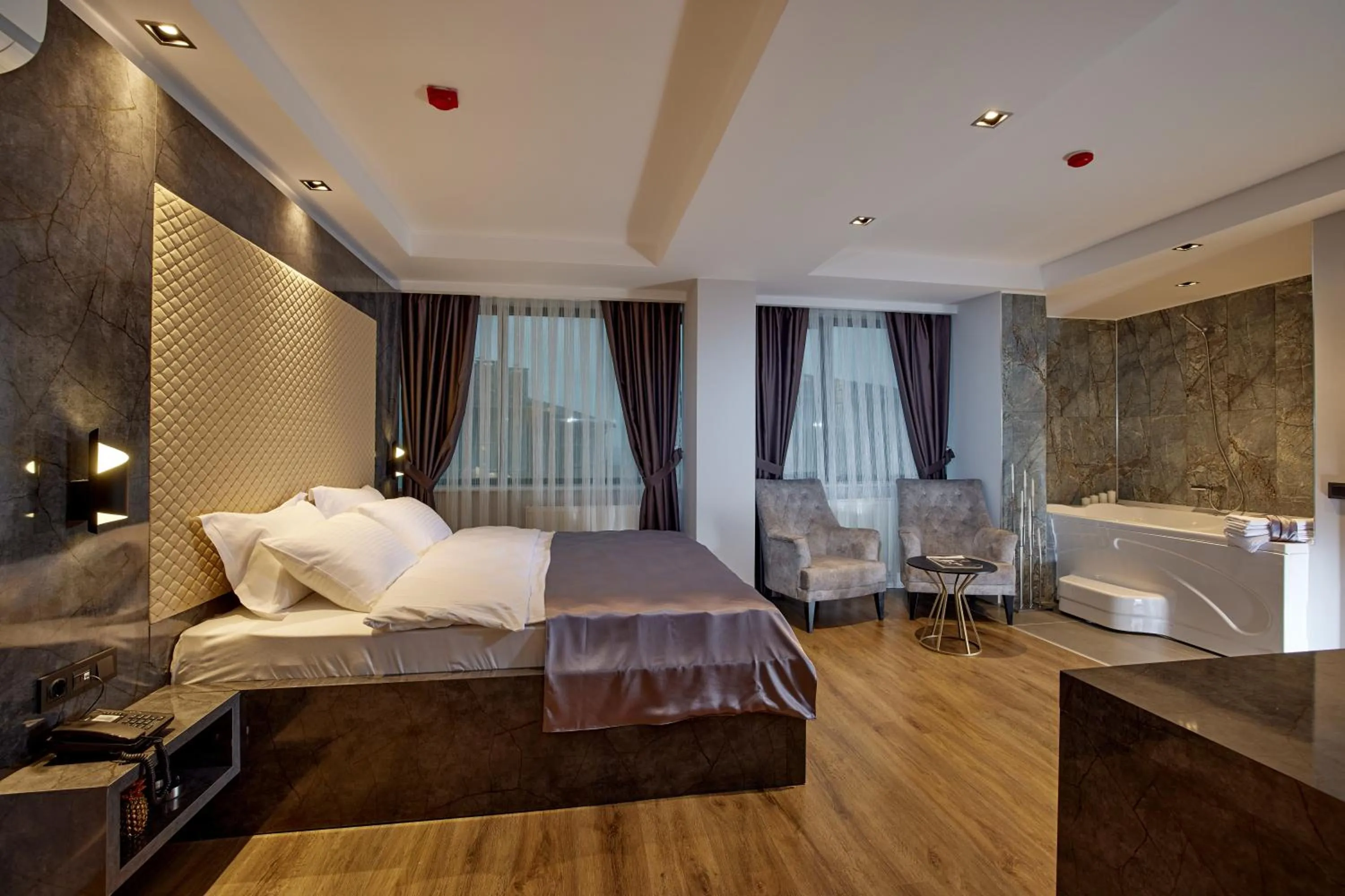 Photo of the whole room, Bed in The Bold Hotel