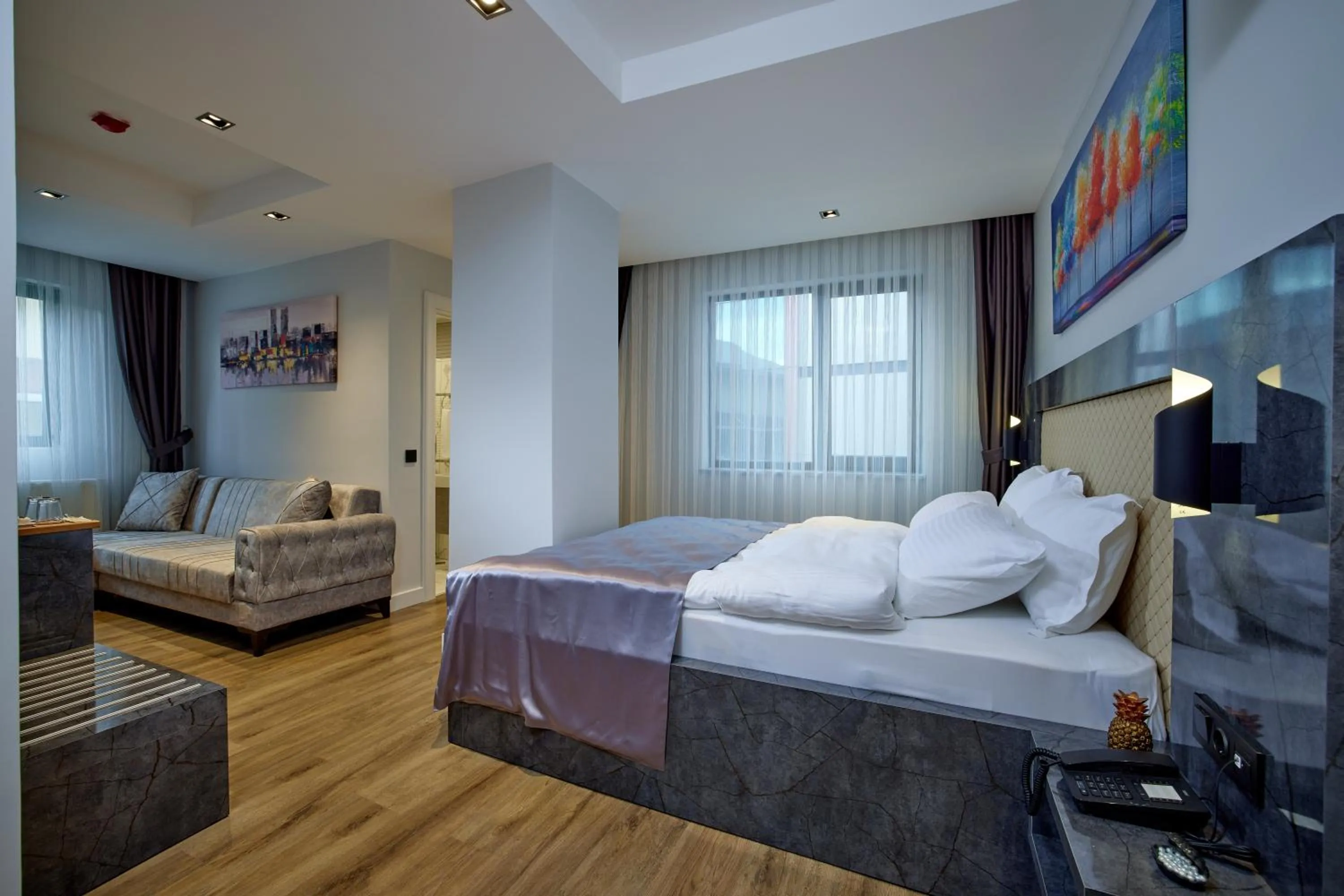 Photo of the whole room, Bed in The Bold Hotel