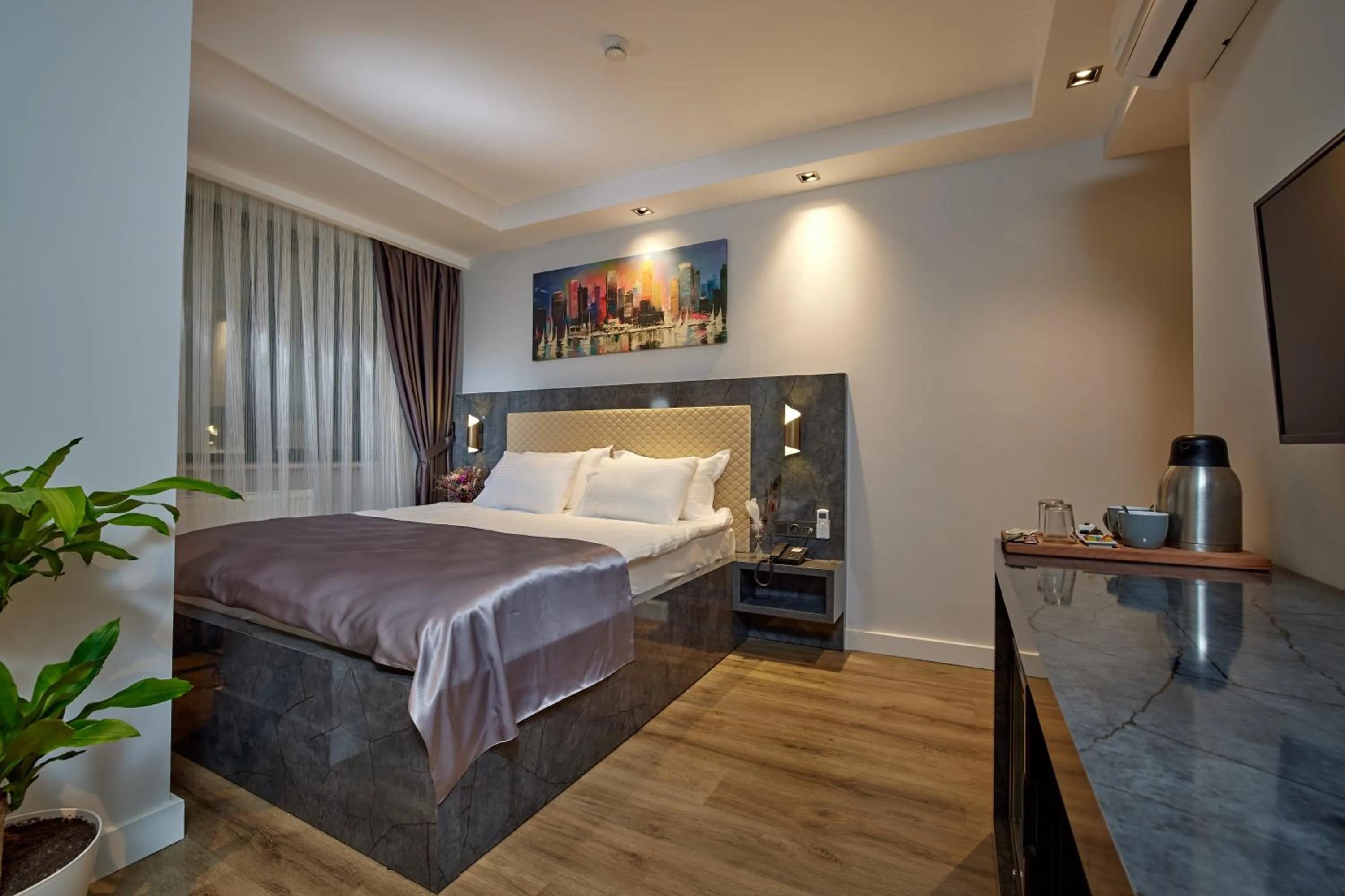 Photo of the whole room, Bed in The Bold Hotel