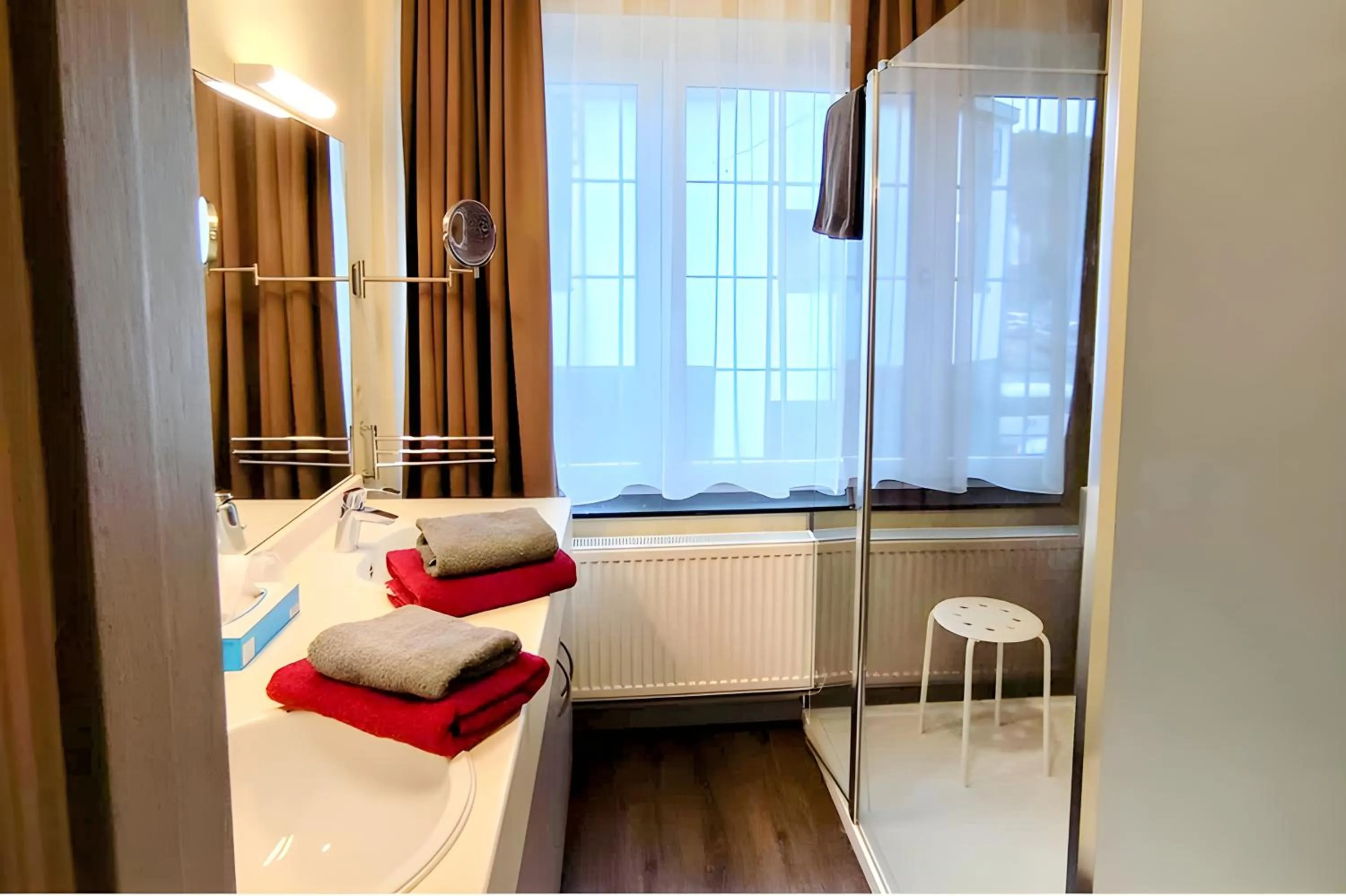 Bathroom, Bed in Hotel des Postes