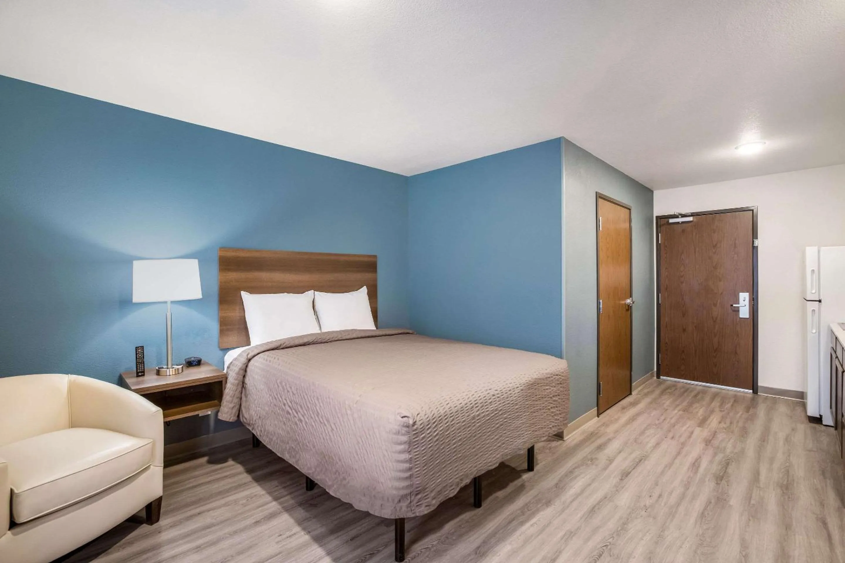 Bed in WoodSpring Suites Detroit Madison Heights