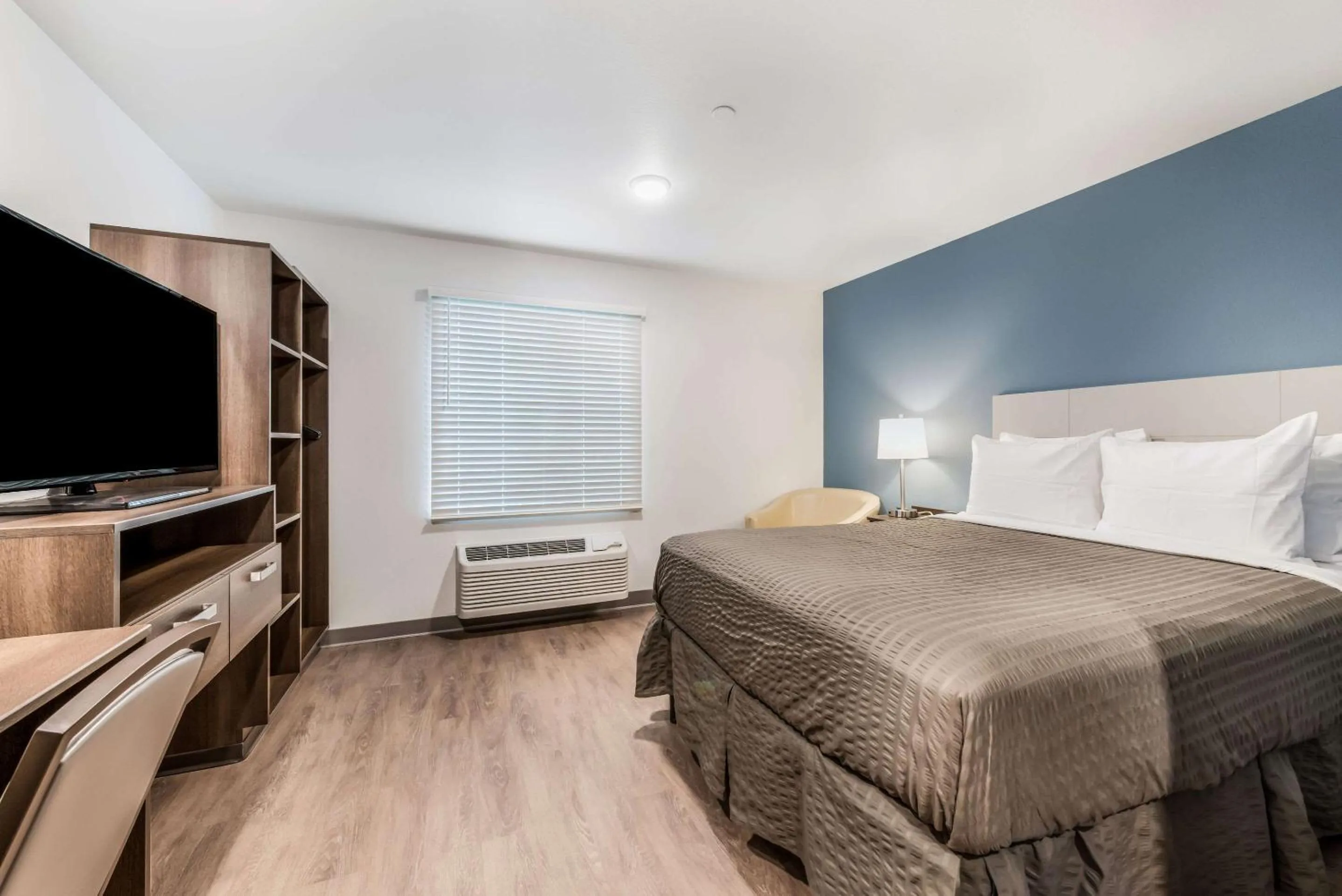 Photo of the whole room, Bed in WoodSpring Suites Charlotte - University Research Park
