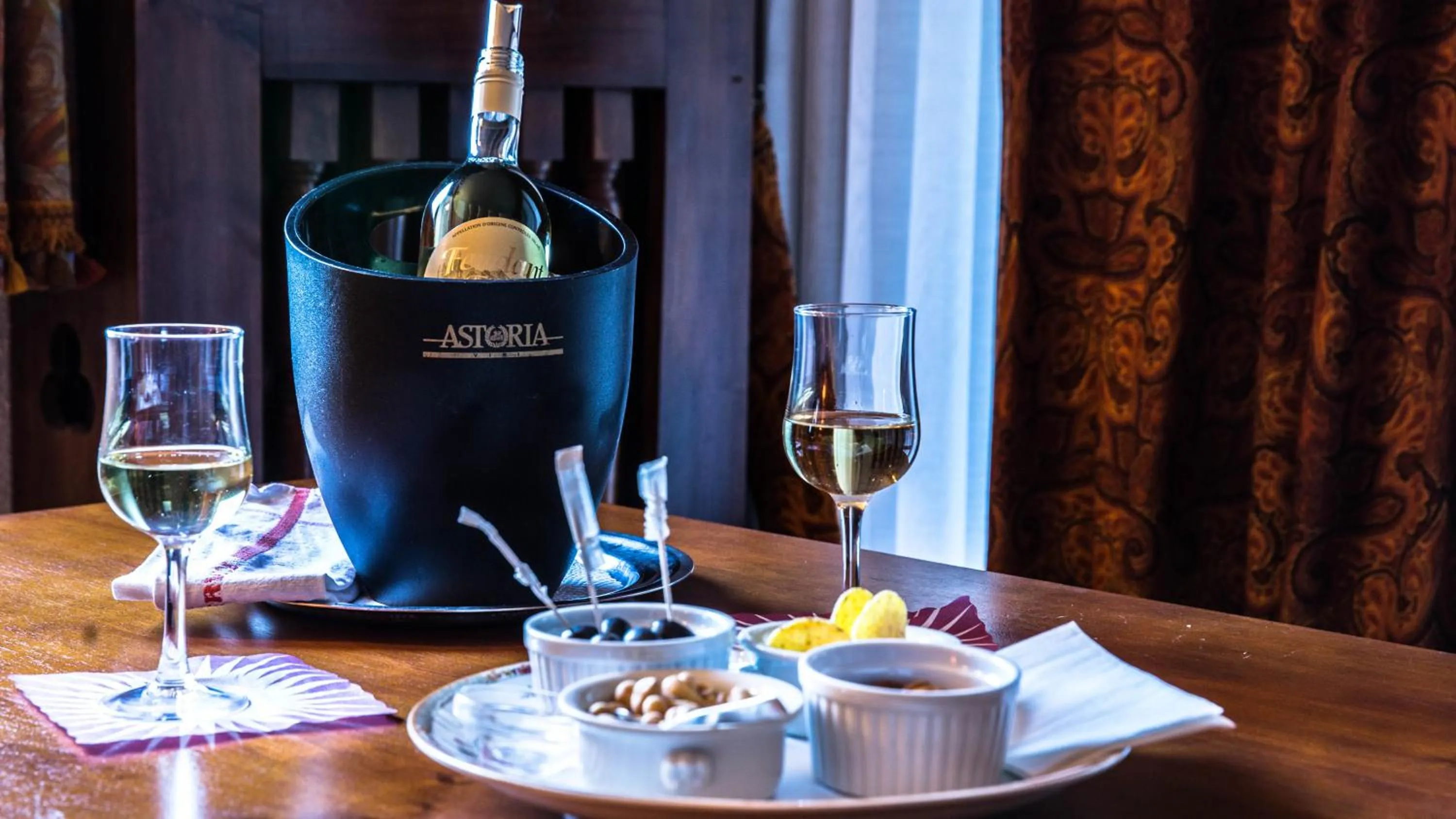 Alcoholic drinks in Hotel Astoria