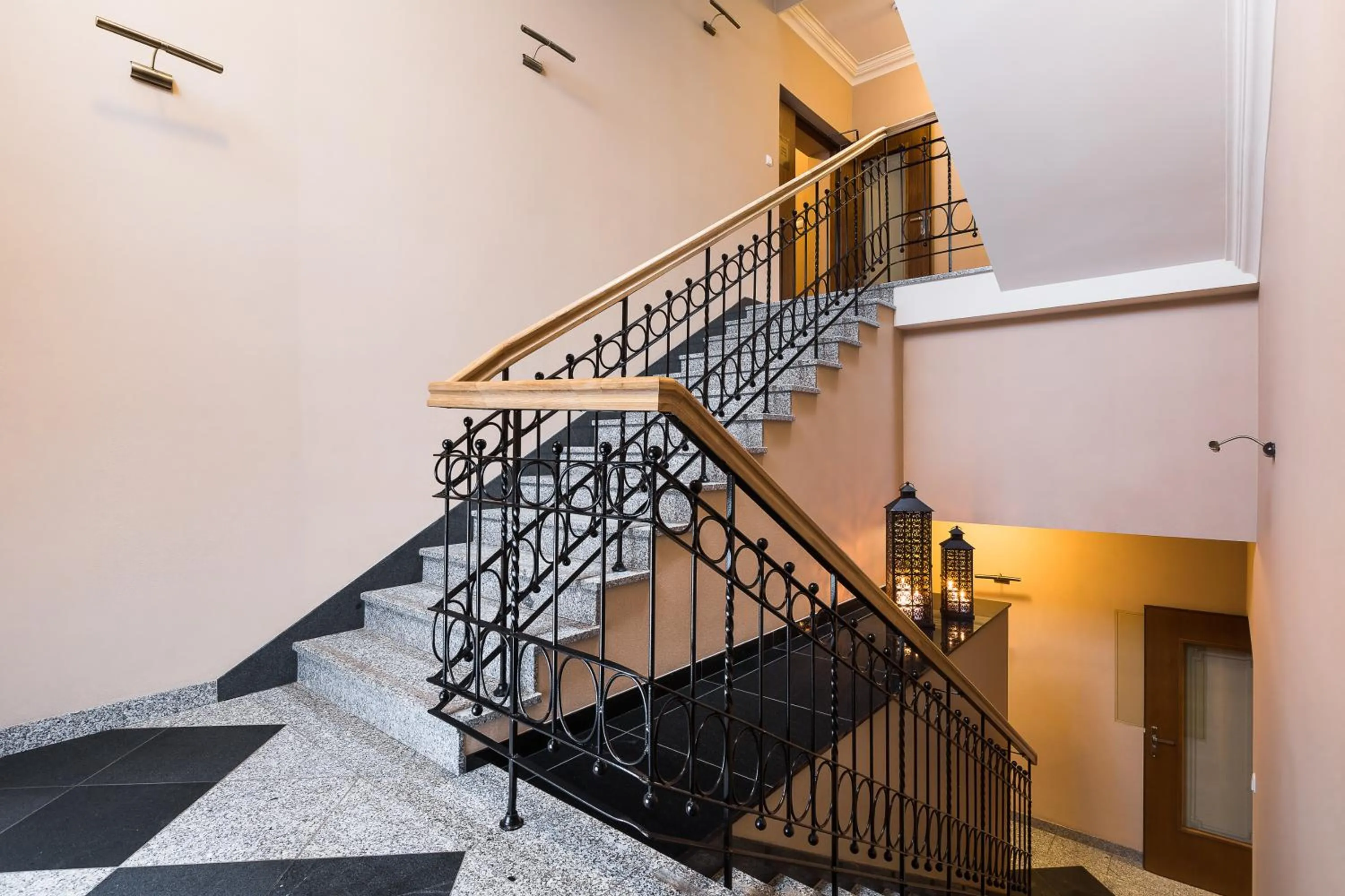 Property building in Uzdrowisko Cieplice - Jelenia Góra - Pawilon Edward