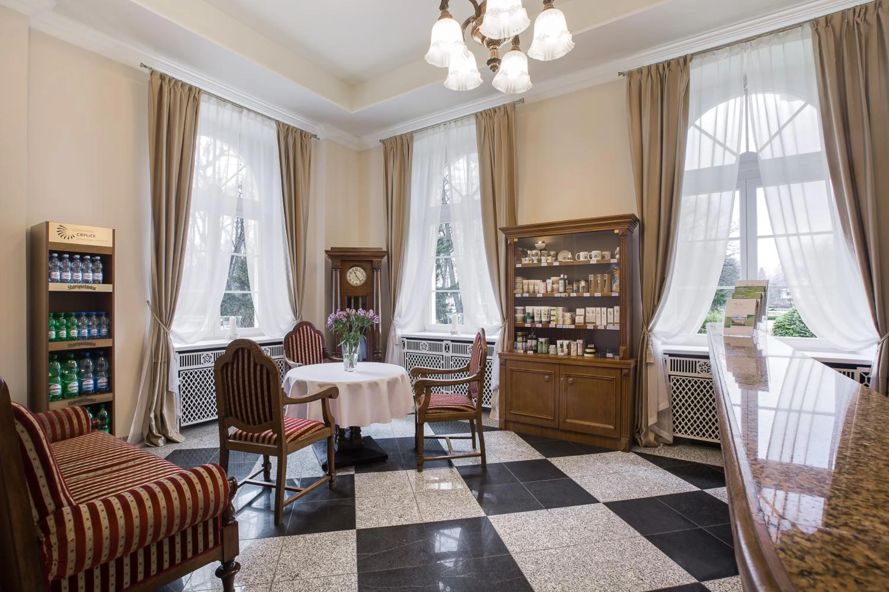 Lobby or reception in Uzdrowisko Cieplice - Jelenia Góra - Pawilon Edward