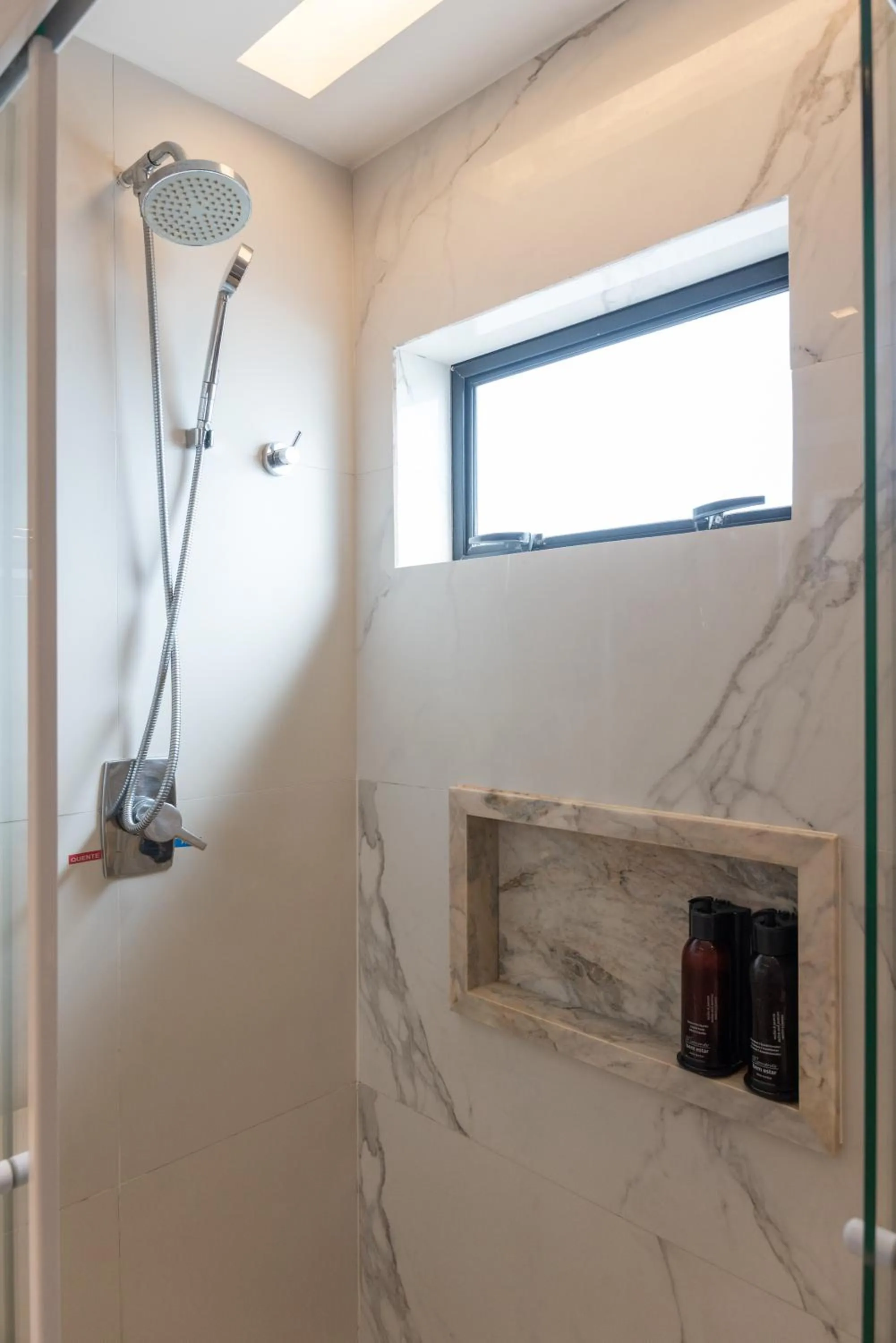 Shower in Hotel Água de Coco