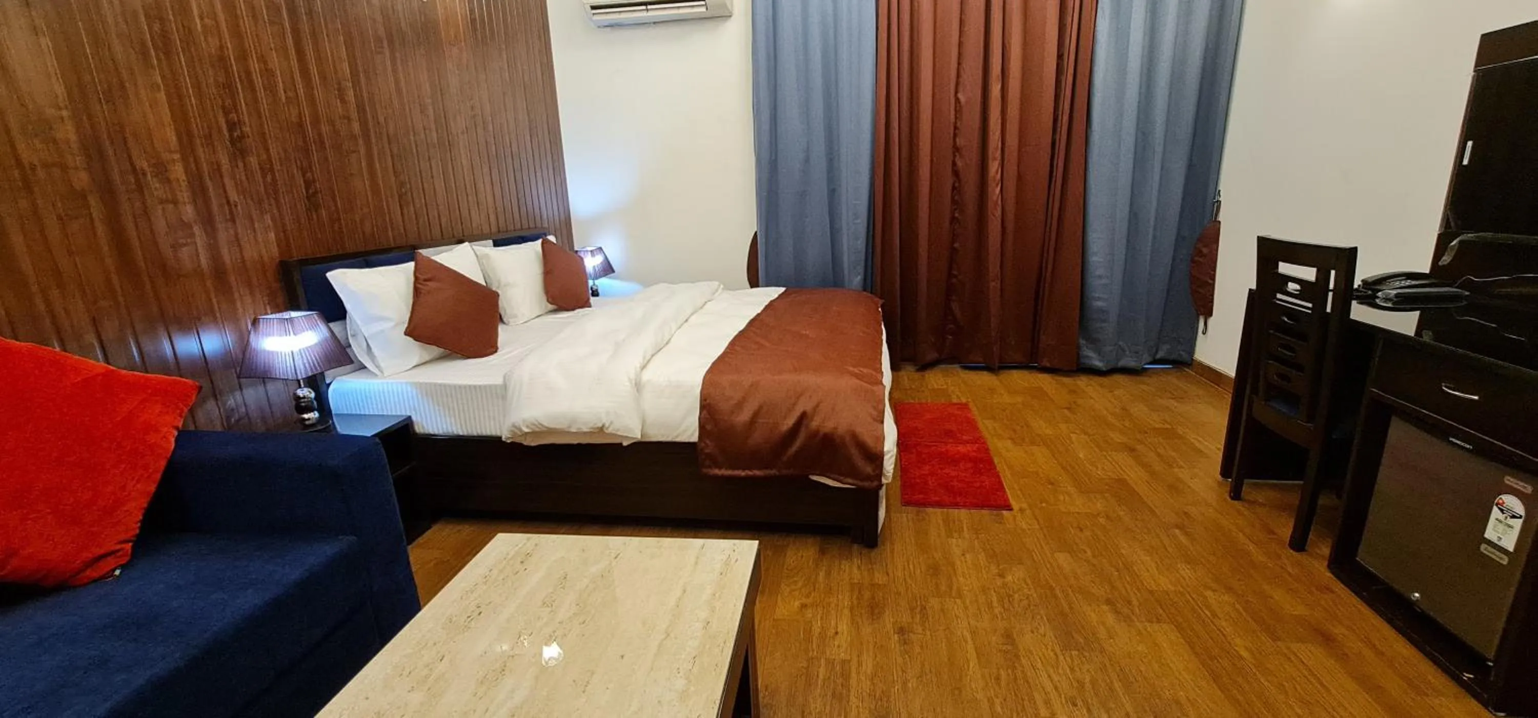 Bed in Nook Inn & Suites - MG ROAD METRO
