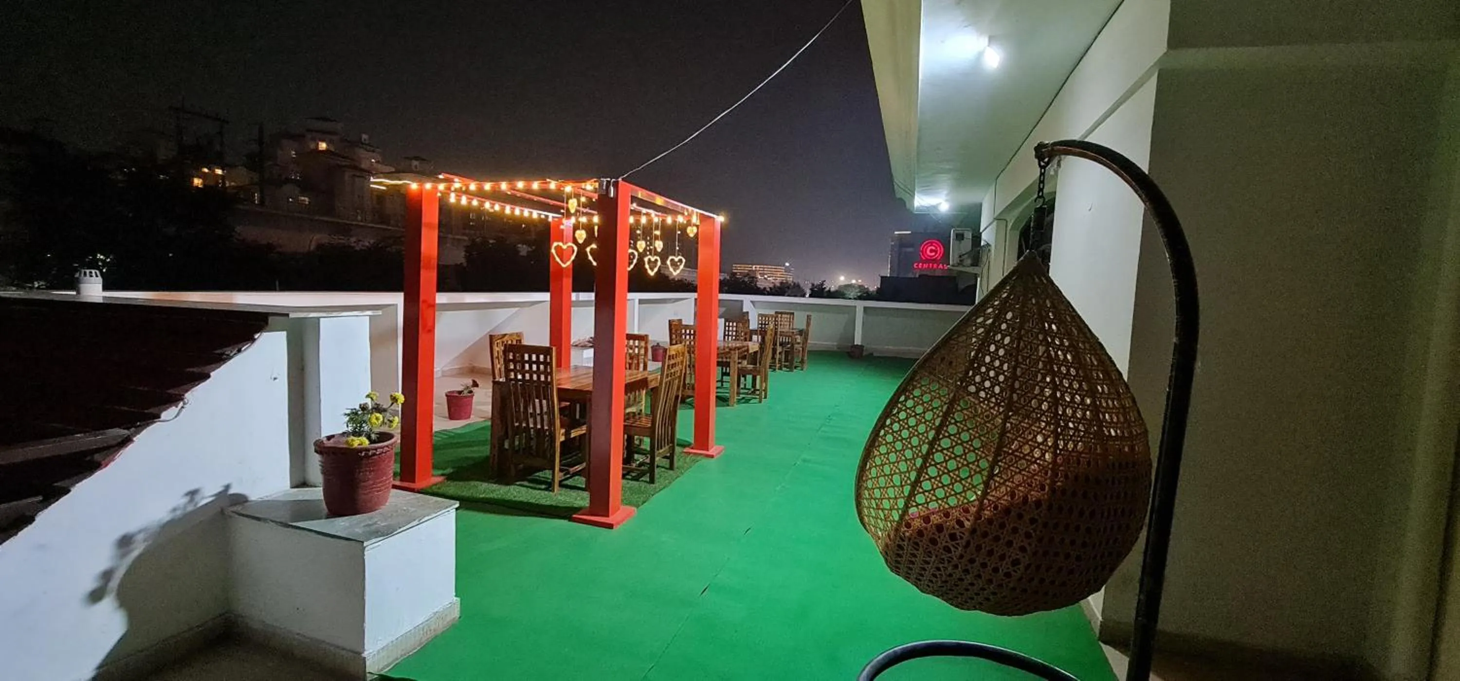 Nook Inn & Suites - MG ROAD METRO