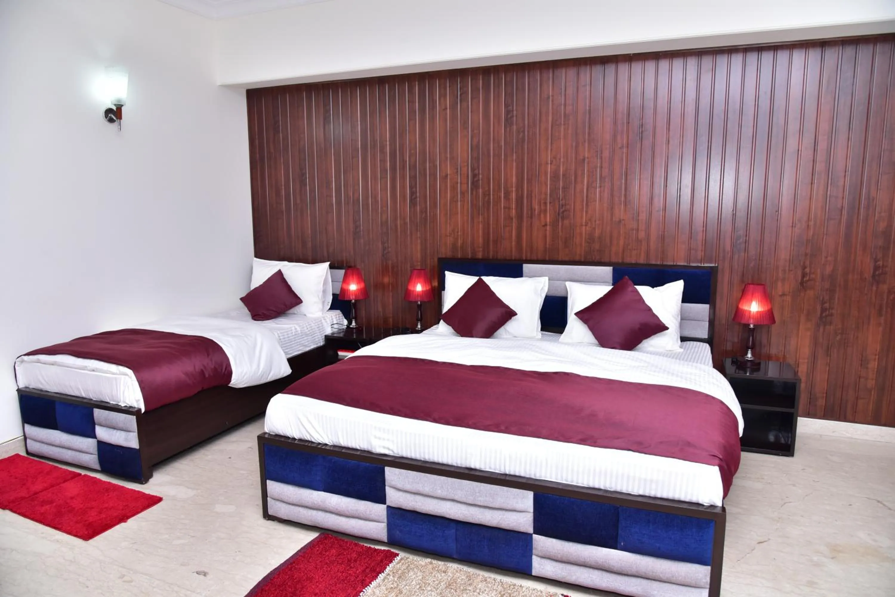 Bed in Nook Inn & Suites - MG ROAD METRO