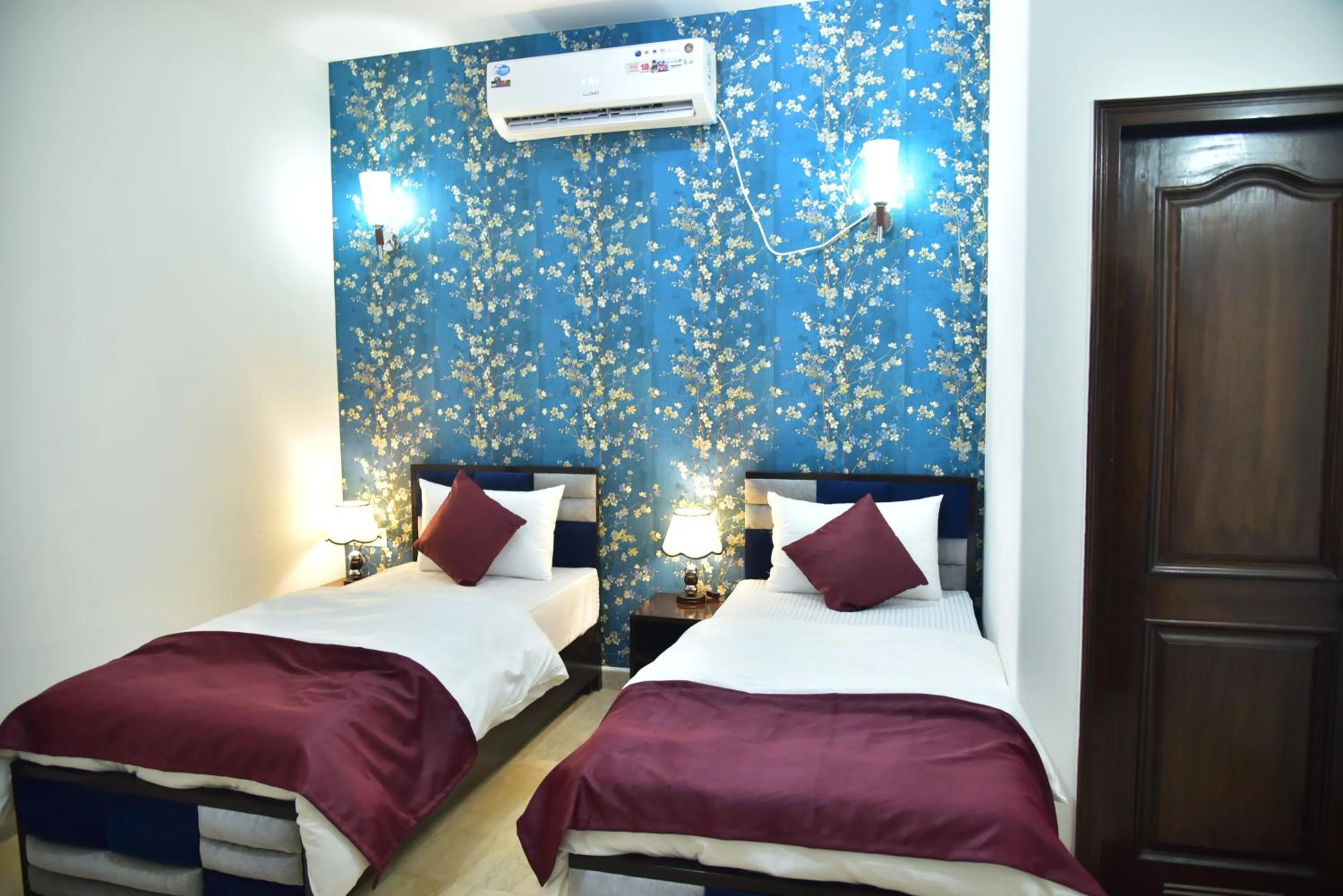 Bed in Nook Inn & Suites - MG ROAD METRO