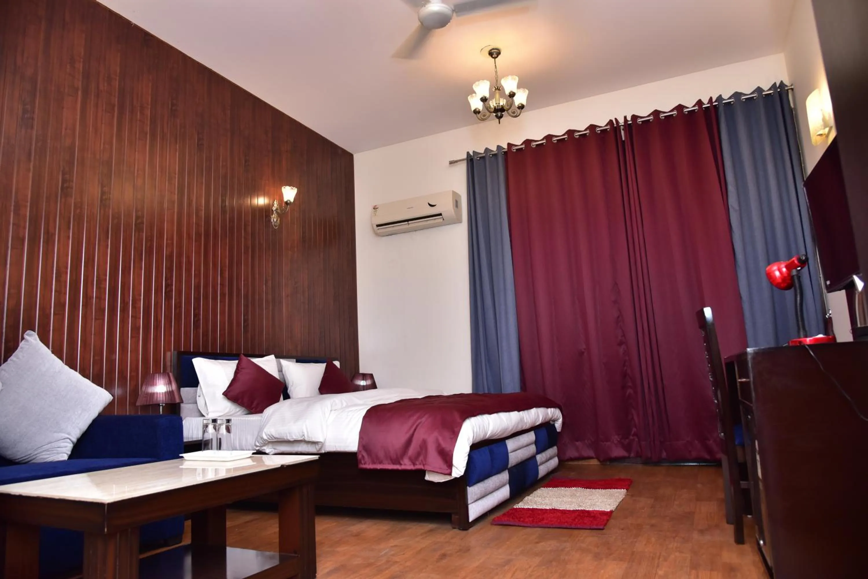 Bed in Nook Inn & Suites - MG ROAD METRO
