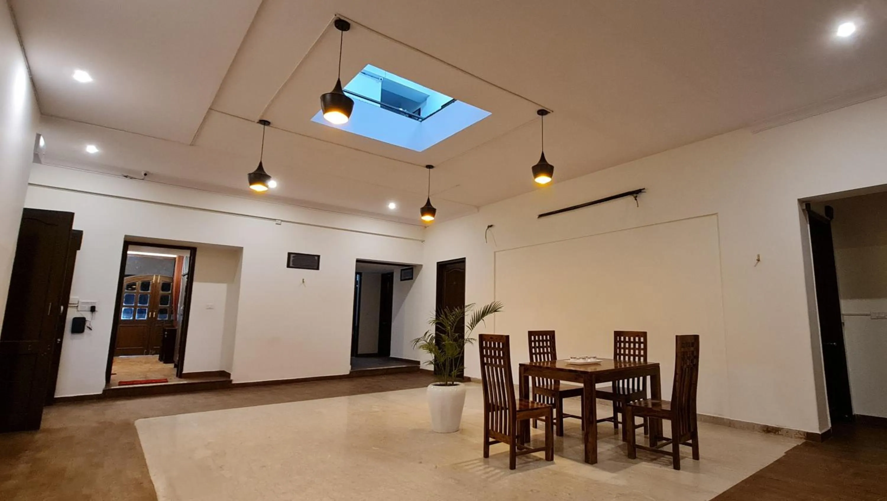 Nook Inn & Suites - MG ROAD METRO