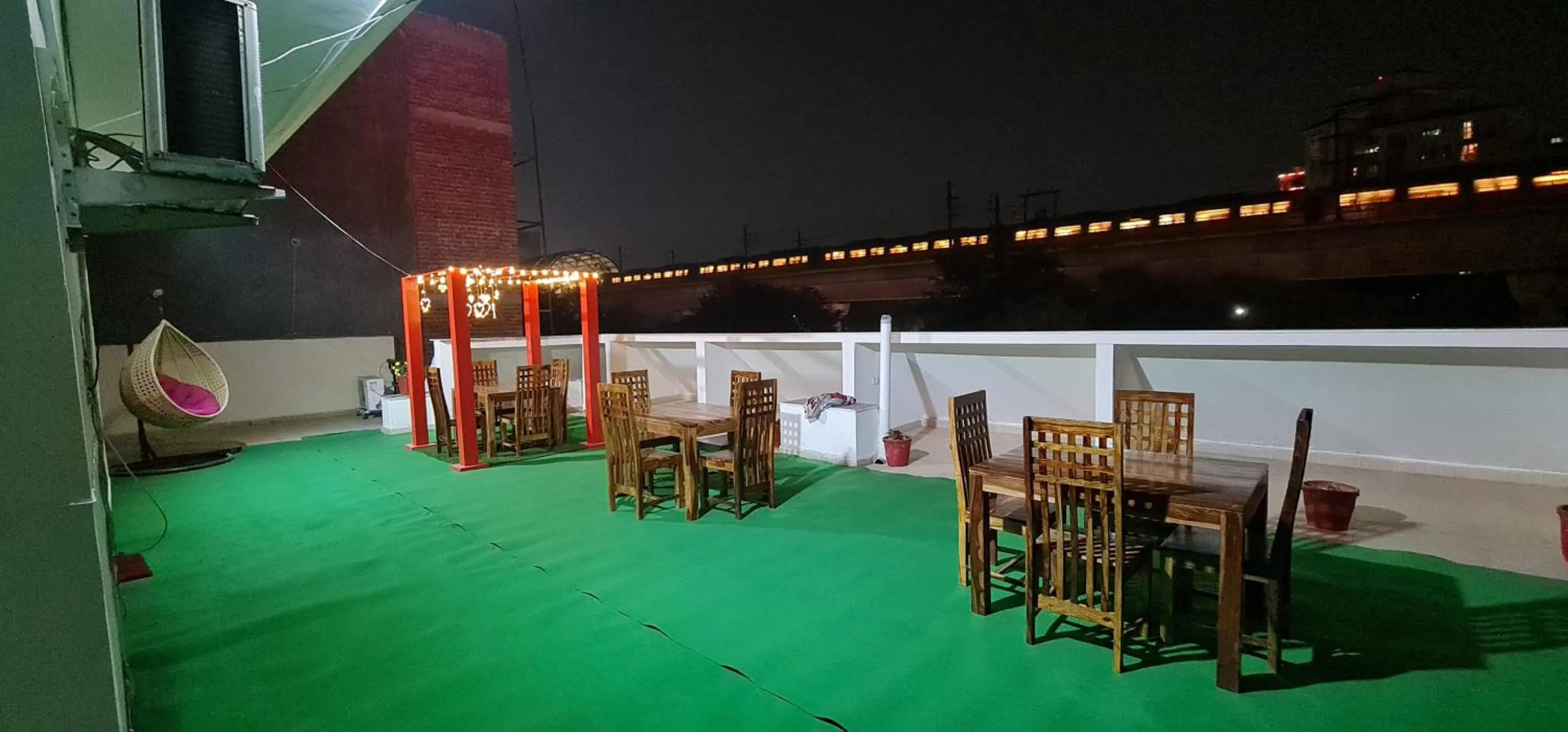 Nook Inn & Suites - MG ROAD METRO