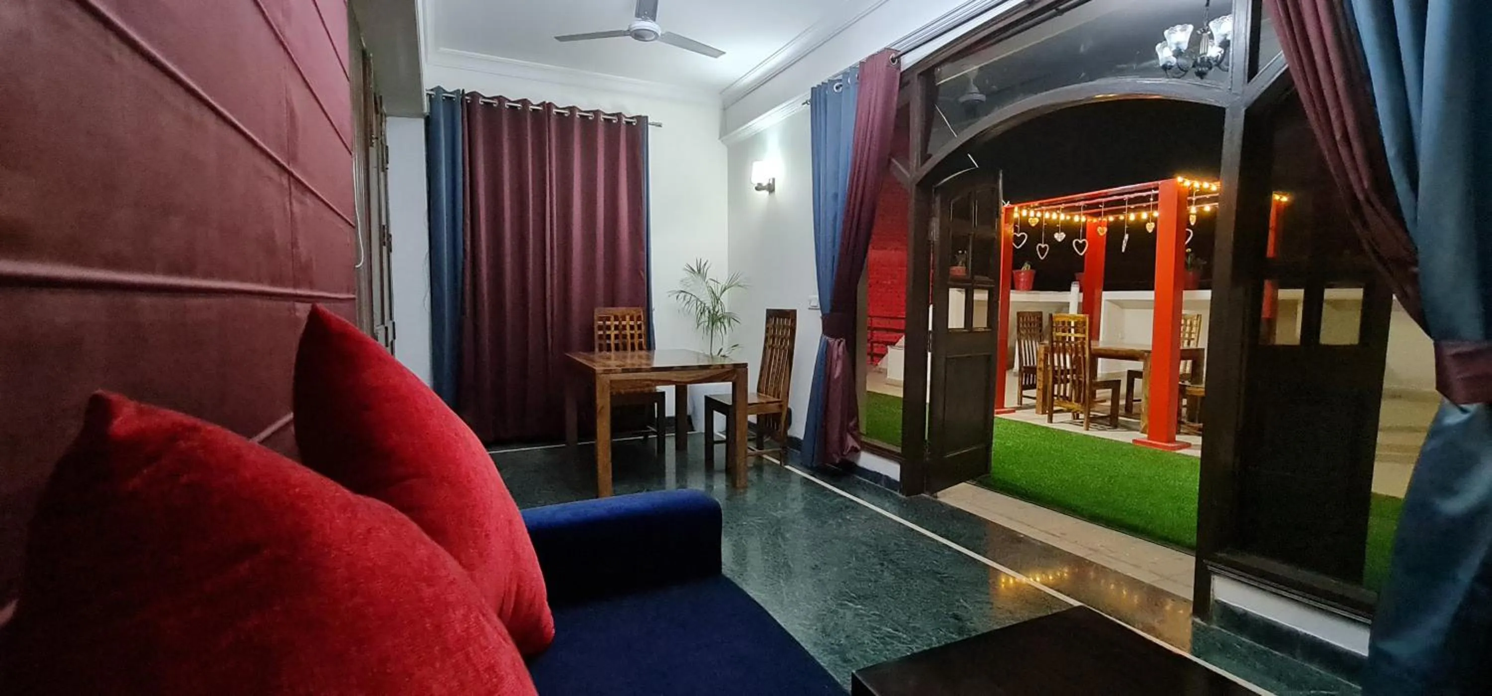 Nook Inn & Suites - MG ROAD METRO