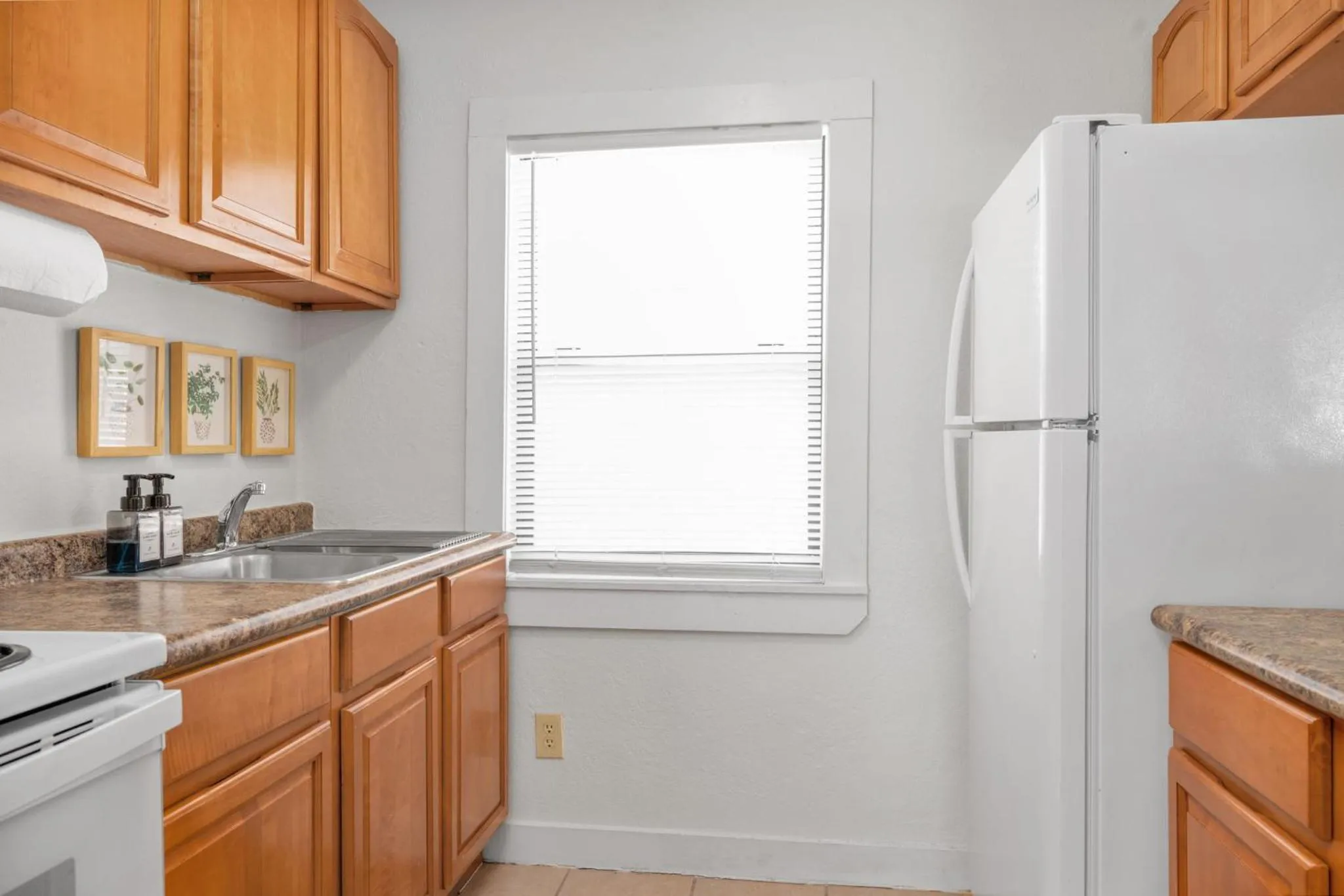 Kitchen or kitchenette in The Flats on Florida St - Super Comfy 2-Bedroom Apartments