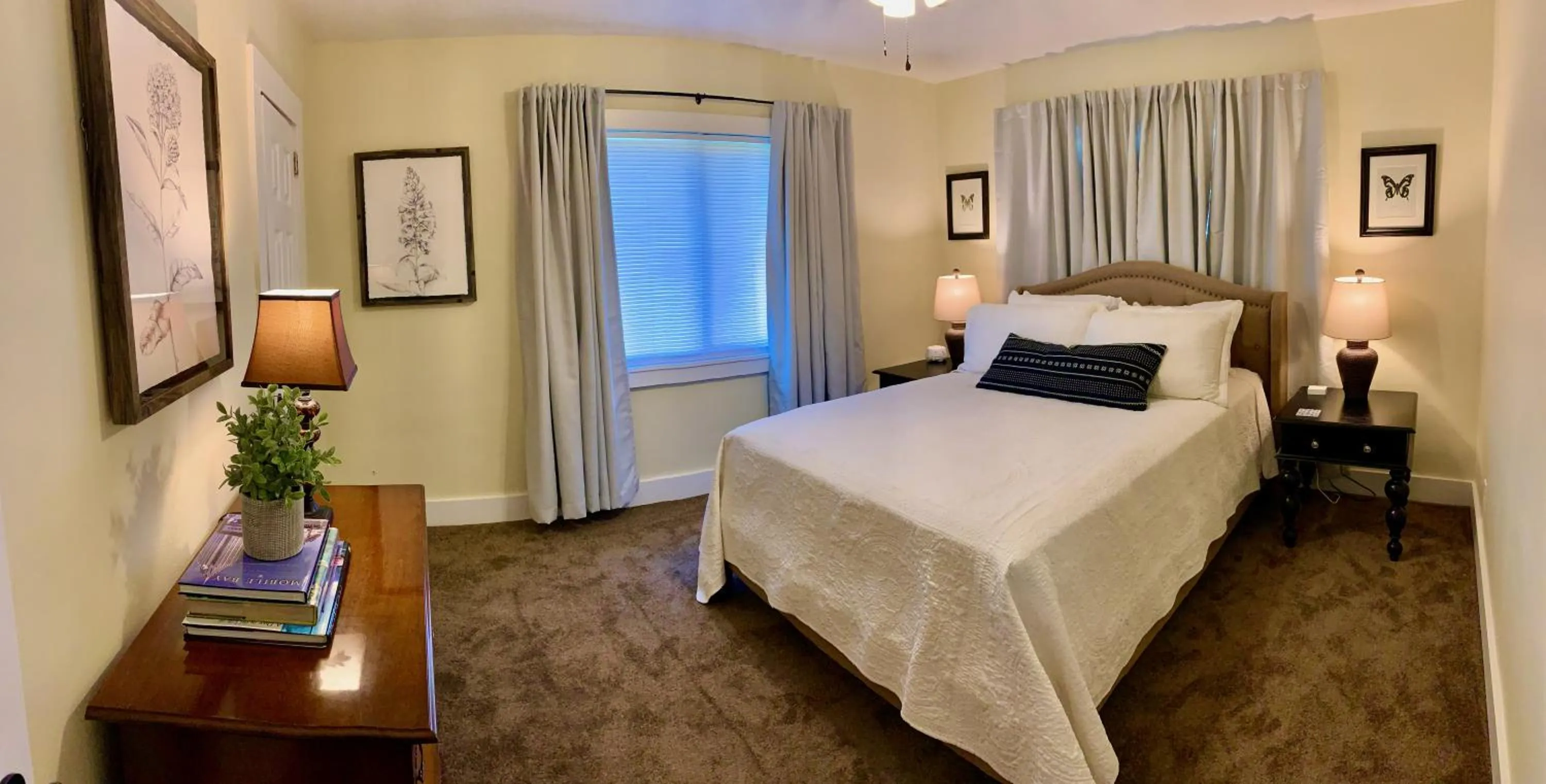 Bedroom, Bed in The Flats on Florida St - Super Comfy 2-Bedroom Apartments