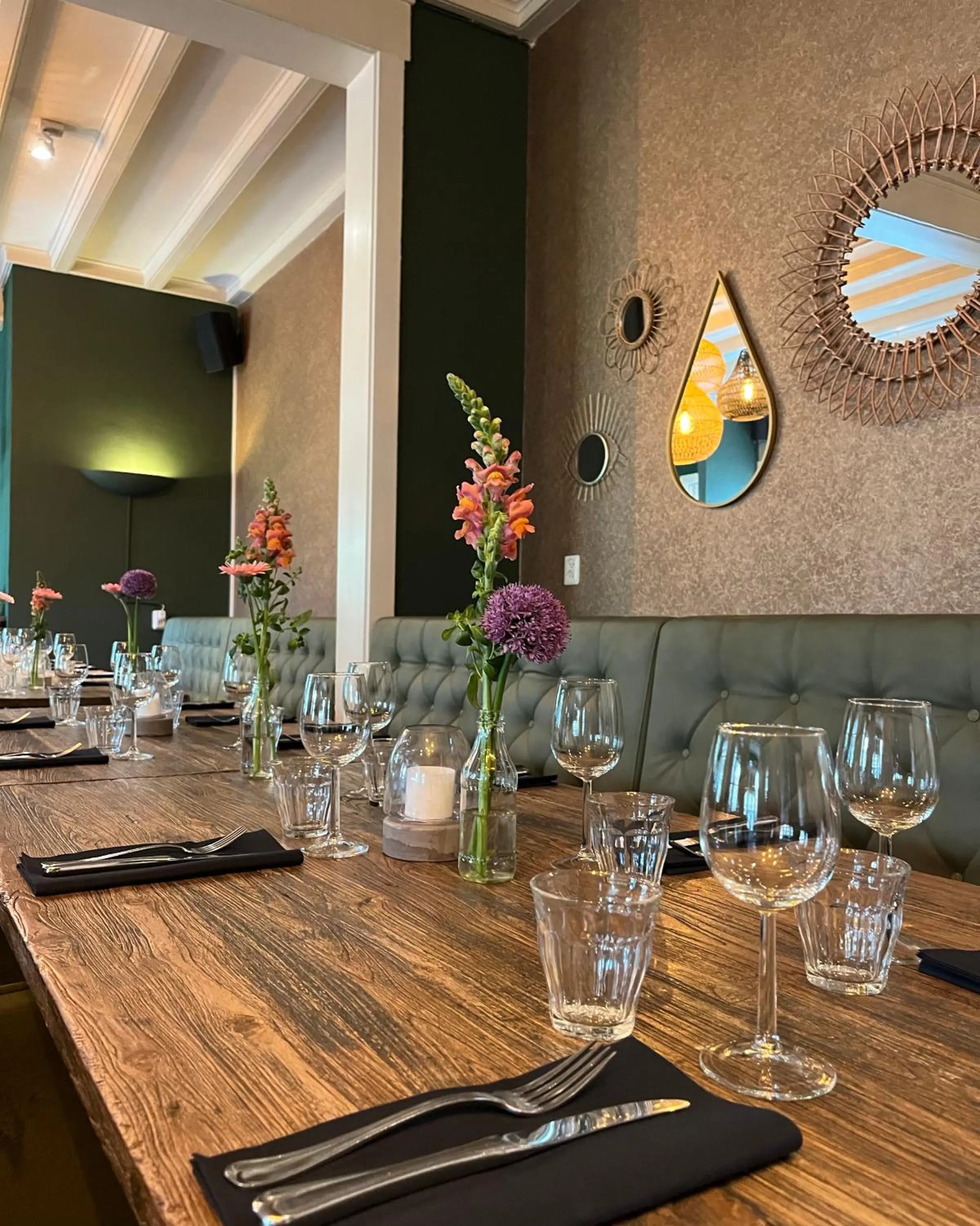 Restaurant/places to eat in Hotel De Barones