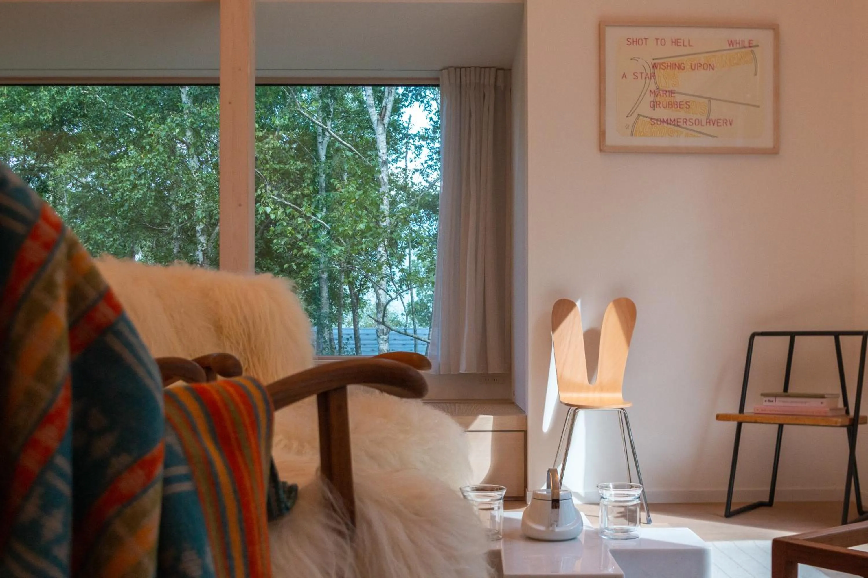 Seating area in Chalet W by H2 Life