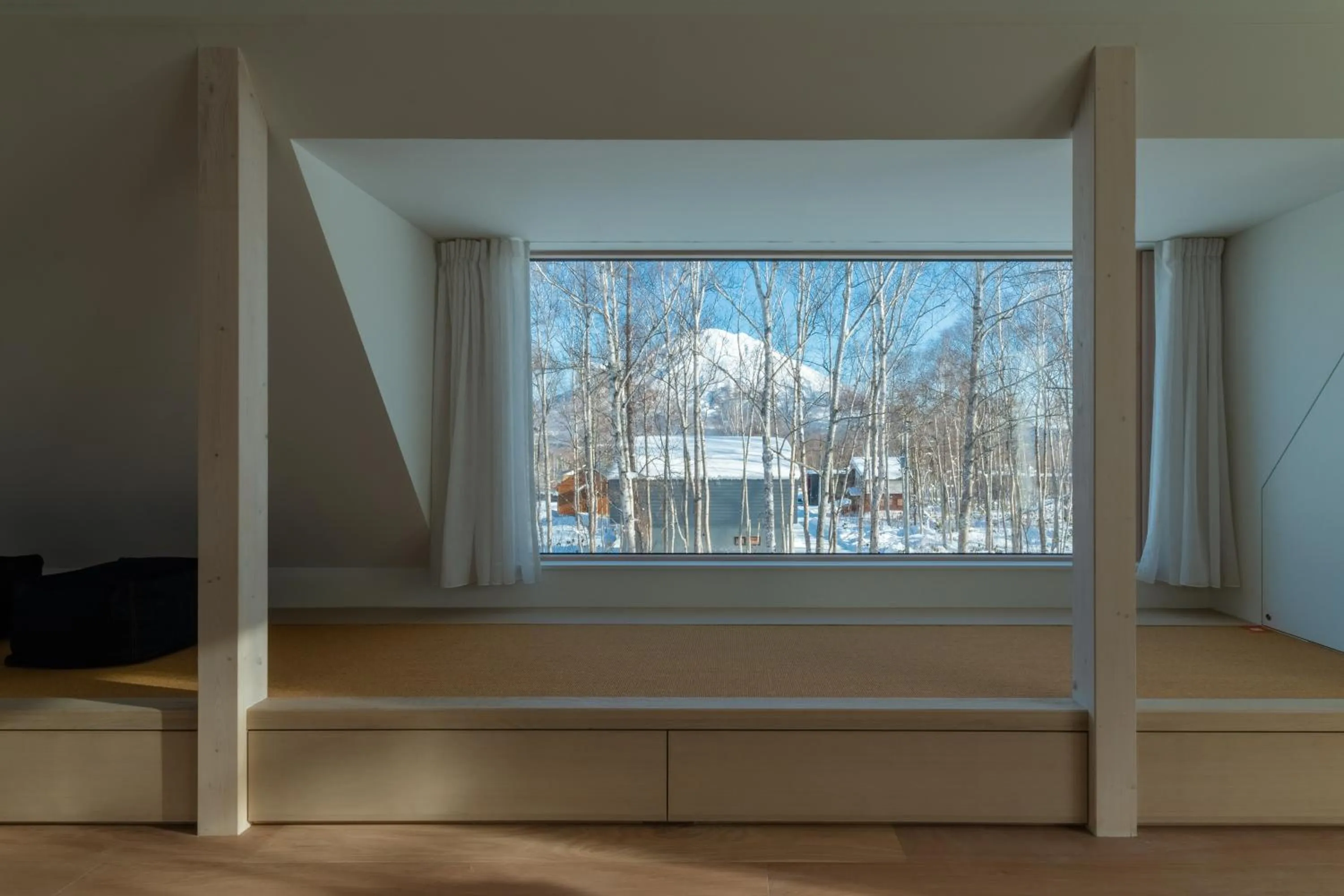 Seating area in Chalet W by H2 Life