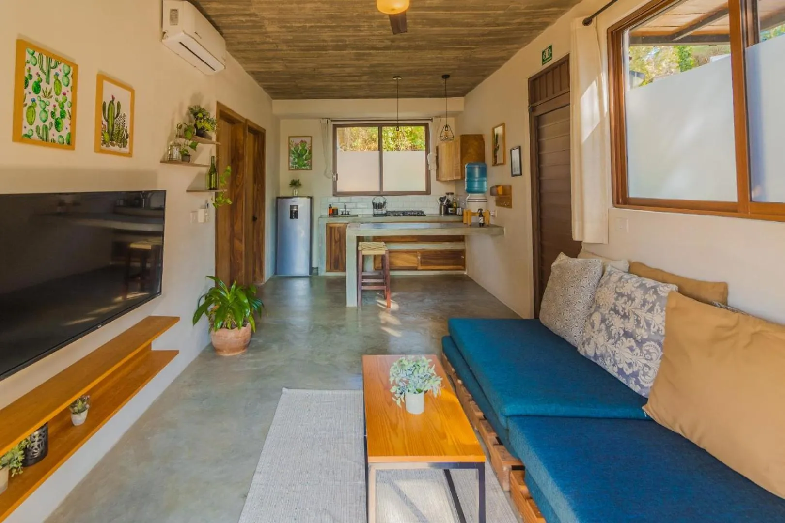 TV and multimedia in Casa Mauna Boutique Hotel