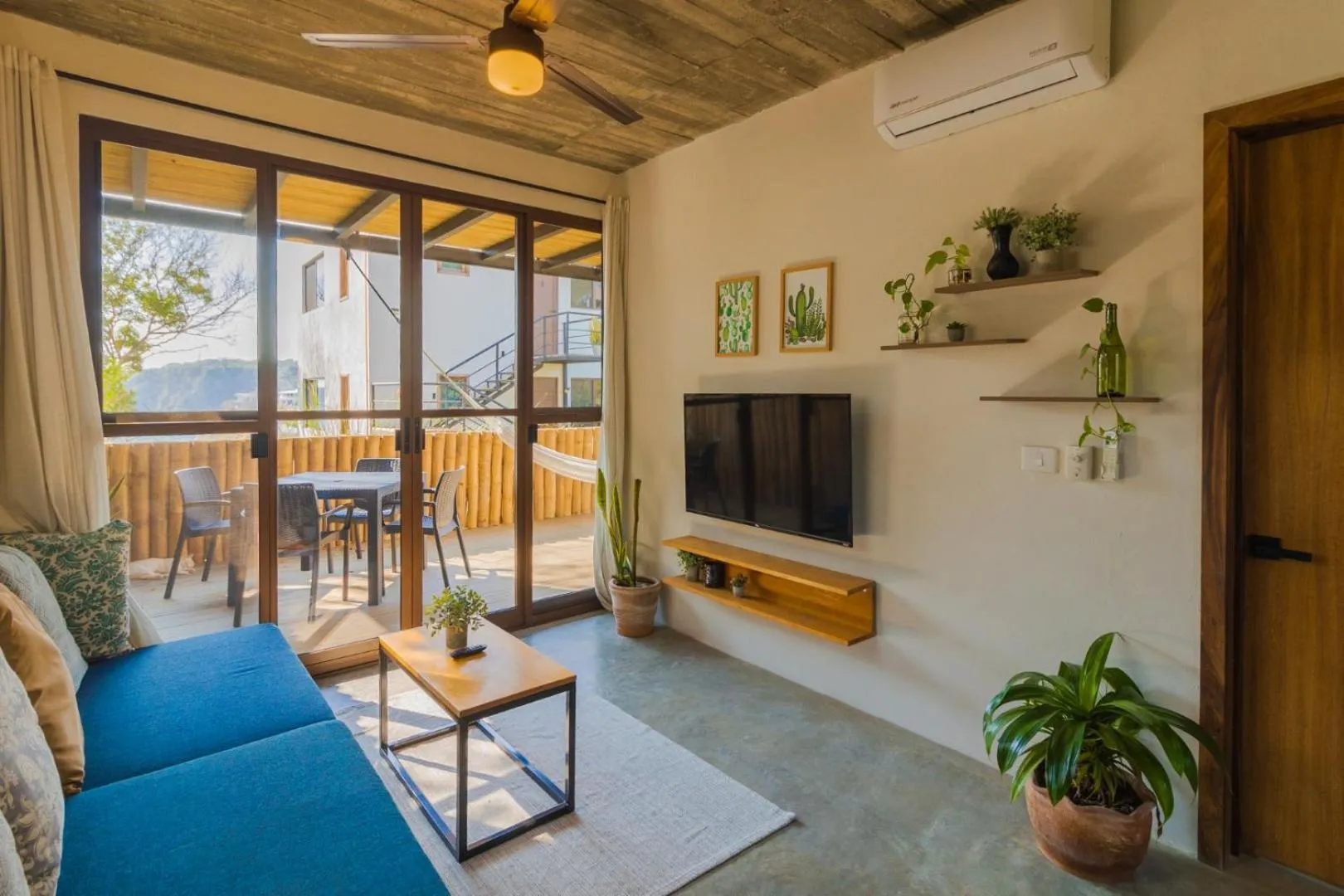 TV and multimedia in Casa Mauna Boutique Hotel