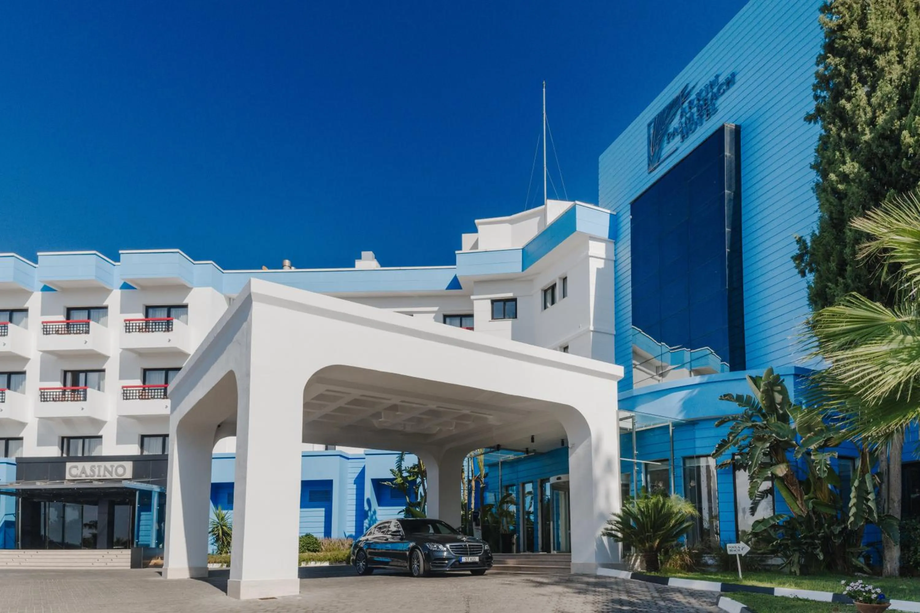 Property building in Arkin Palm Beach Hotel